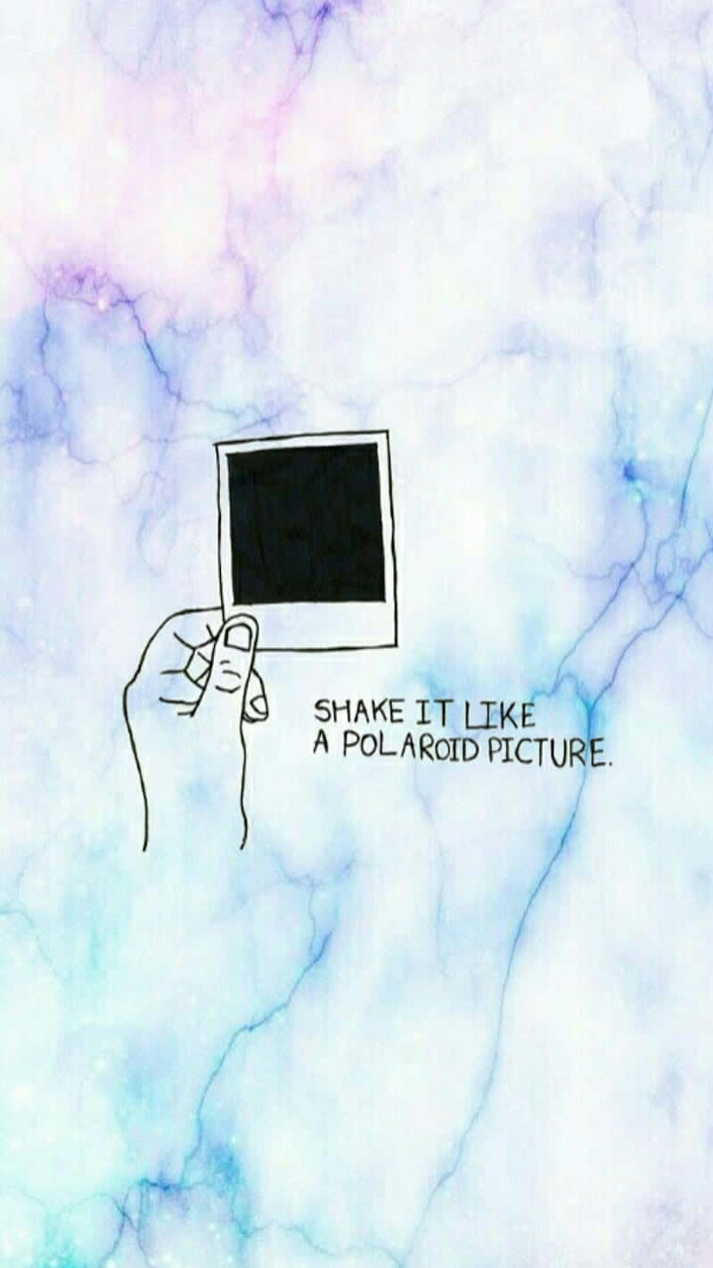 手拿空白寶麗來，上面有文字 shake it like a polaroid picture，背景為水彩