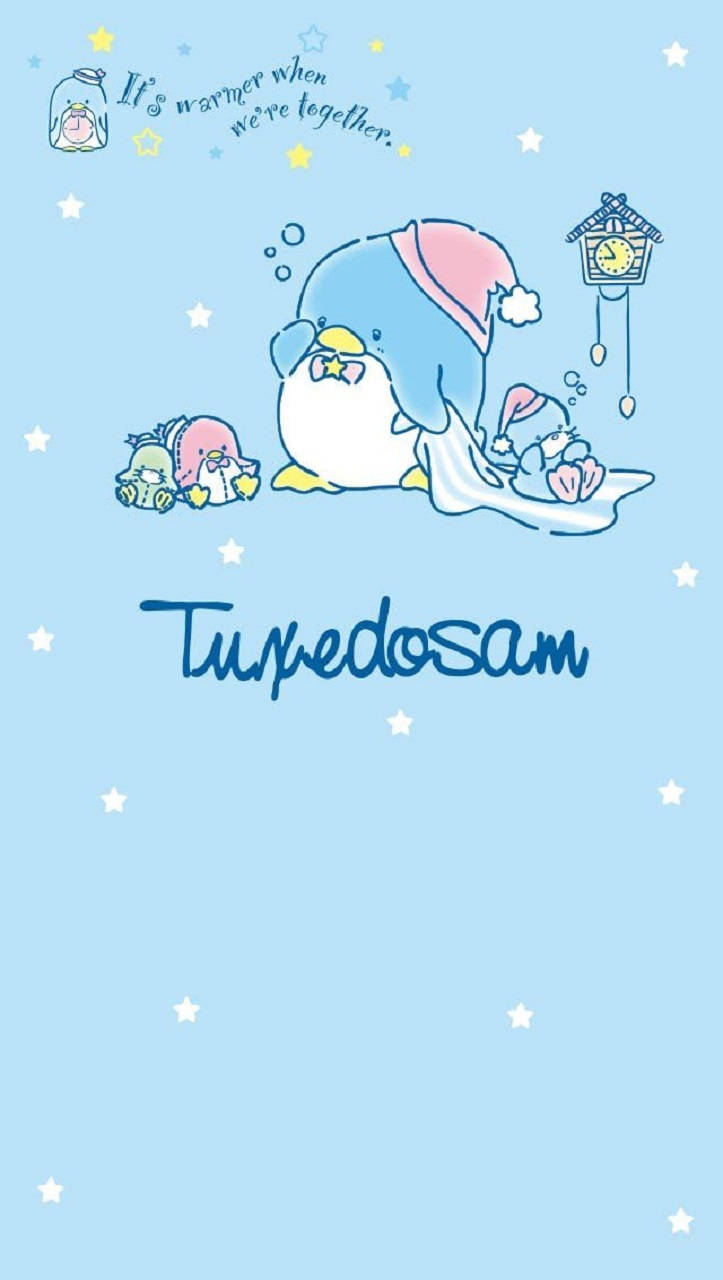 Tuxedo Sam與朋友同在更溫暖 壁紙 — 一隻戴著粉紅色帽子的可愛藍色企鵝，在繁星點點的淺藍色背景上，與兩隻小企鵝和一個布穀鳥鐘一起，安詳地睡在雲朵上。