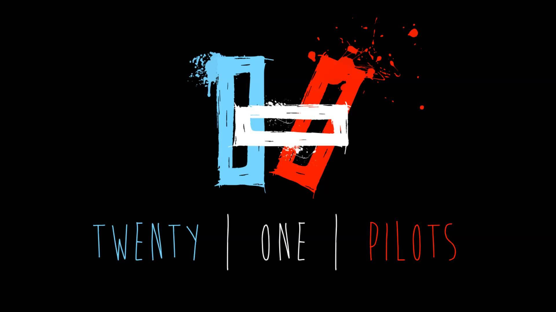 Twenty One Pilots：自我探索的藝術 壁紙 — Twenty One Pilots 的醒目塗鴉風格標誌，黑色背景上帶有藍色和紅色的飛濺數字。