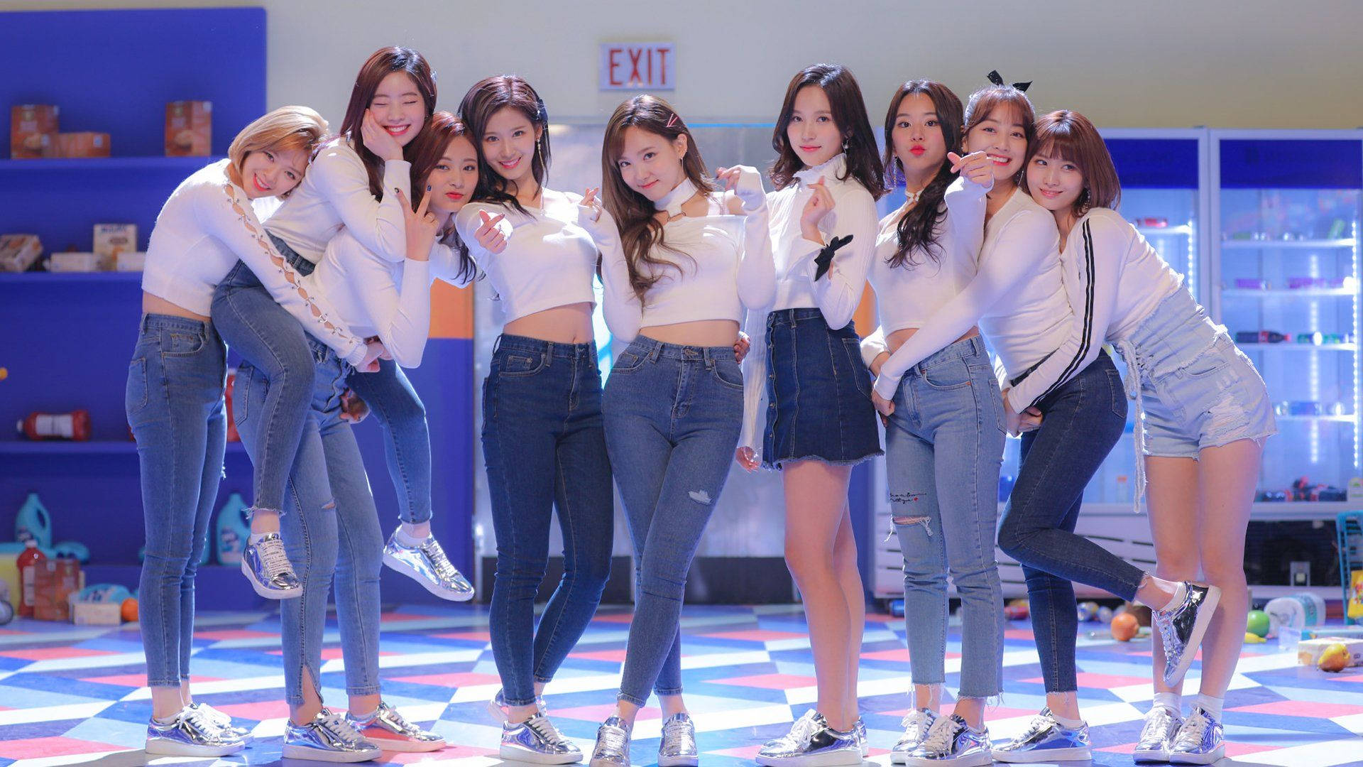 TWICE 藍色牛仔褲壁紙