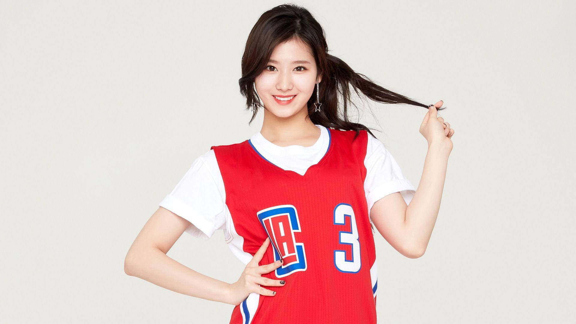 TWICE Sana 穿著LA快艇隊球衣