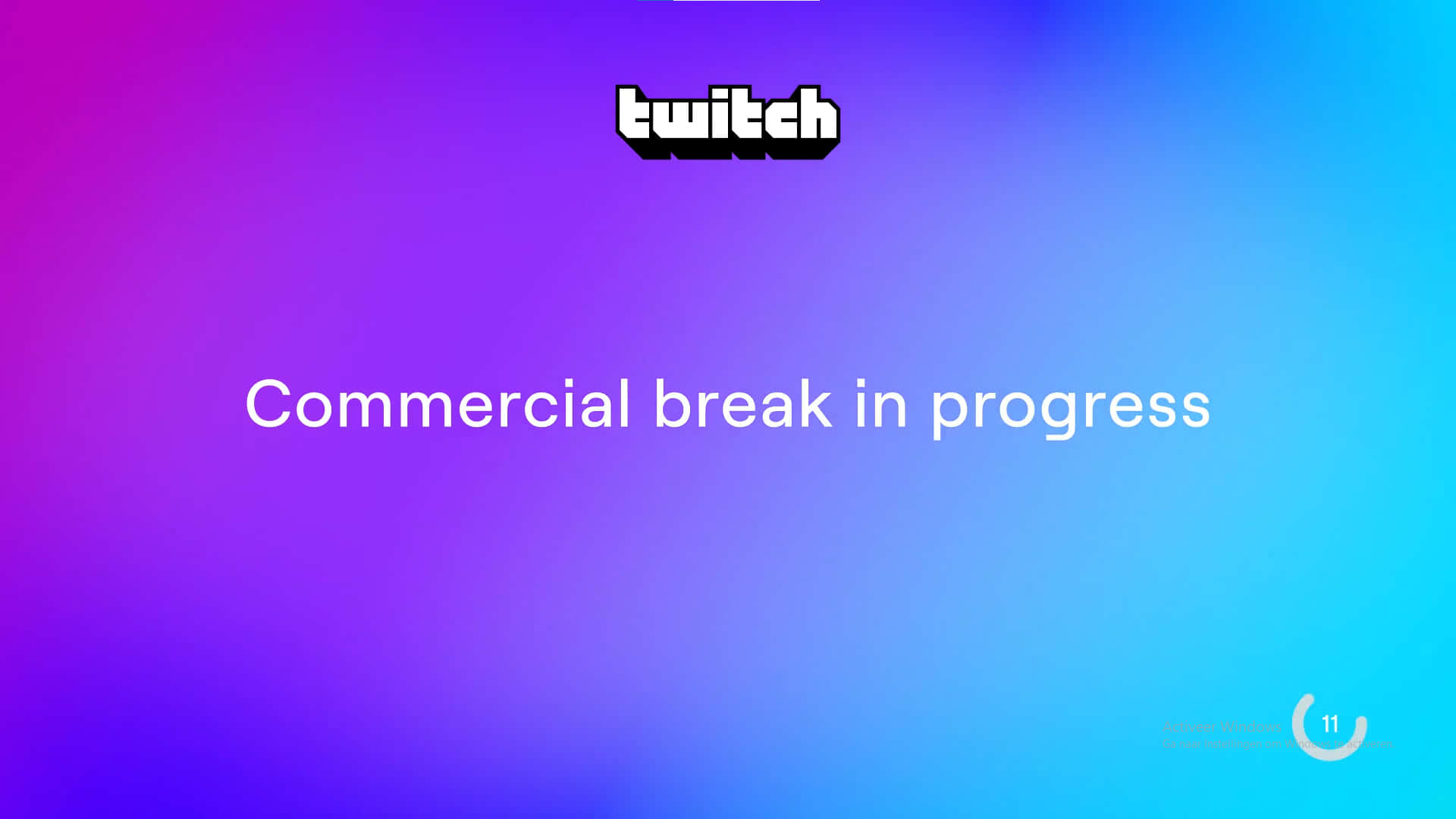 Twitch平台廣告間歇 壁紙 — Twitch 廣告中斷畫面，帶有紫色到藍色的漸變背景和白色文字。