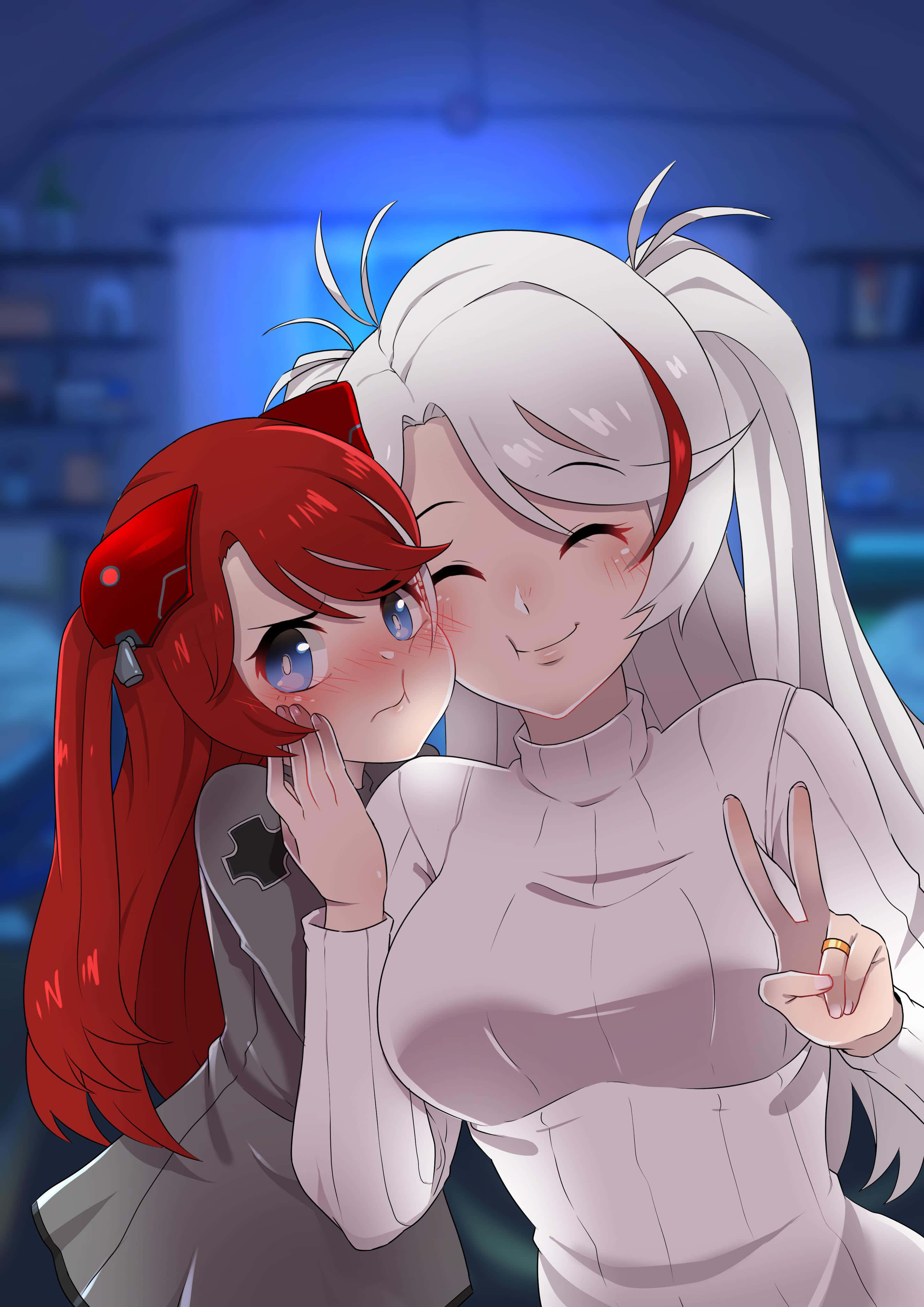 Azur Lane Prinz Eugen 桌布 壁紙 — 兩個動漫女孩在昏暗的房間裡溫暖地擁抱，一個紅髮害羞地臉紅，而另一個白髮燦爛地微笑並做出和平手勢。