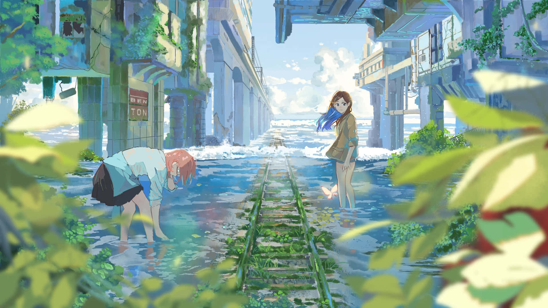  壁紙 — 兩個動漫女孩站在一條被洪水淹沒、長滿綠色植物的城市街道上，天空明亮。