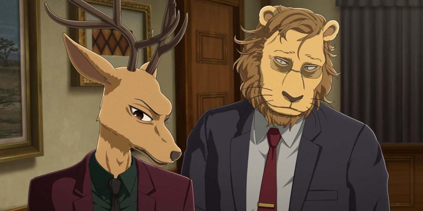  壁紙 — 兩隻擬人化動物，一隻鹿和一隻獅子，穿著西裝站在一個有框藝術品和木門的正式房間裡。