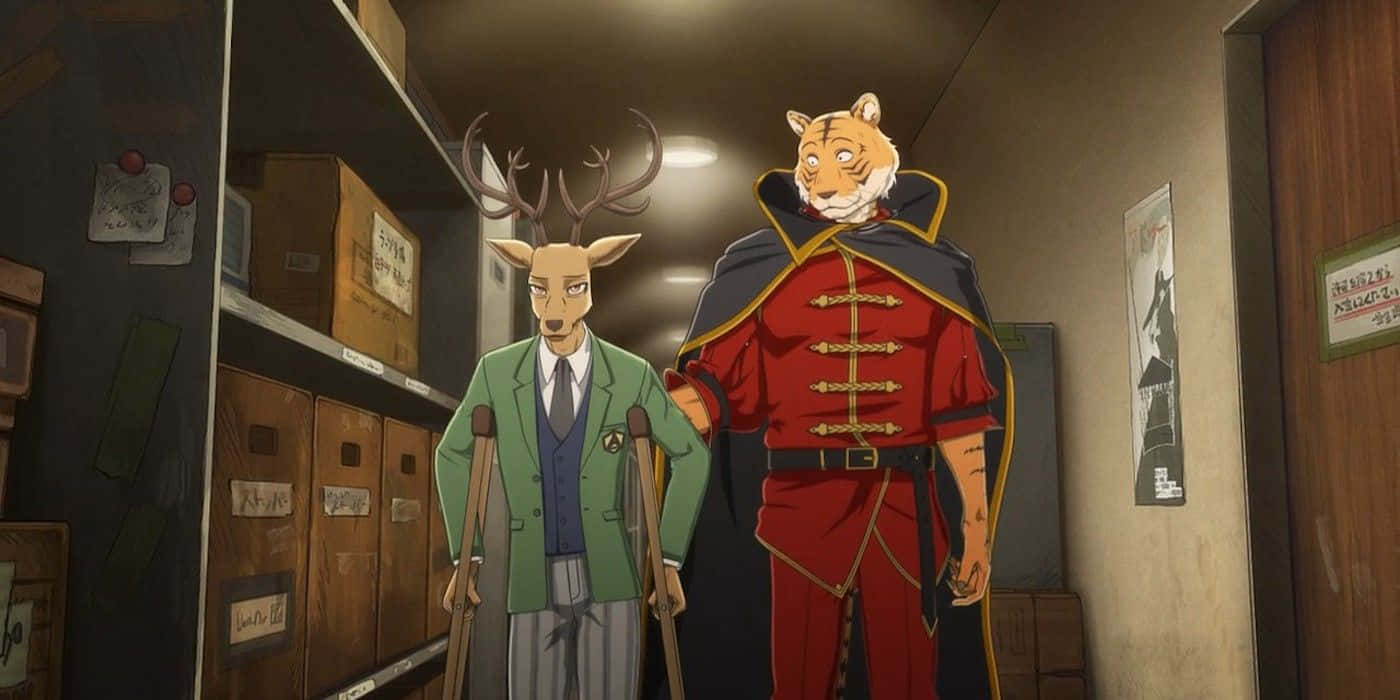  壁紙 — 兩隻擬人化動物，一隻穿著綠色西裝拄著拐杖的鹿和一隻穿著紅色製服的老虎，站在一個雜亂的儲藏室裡。