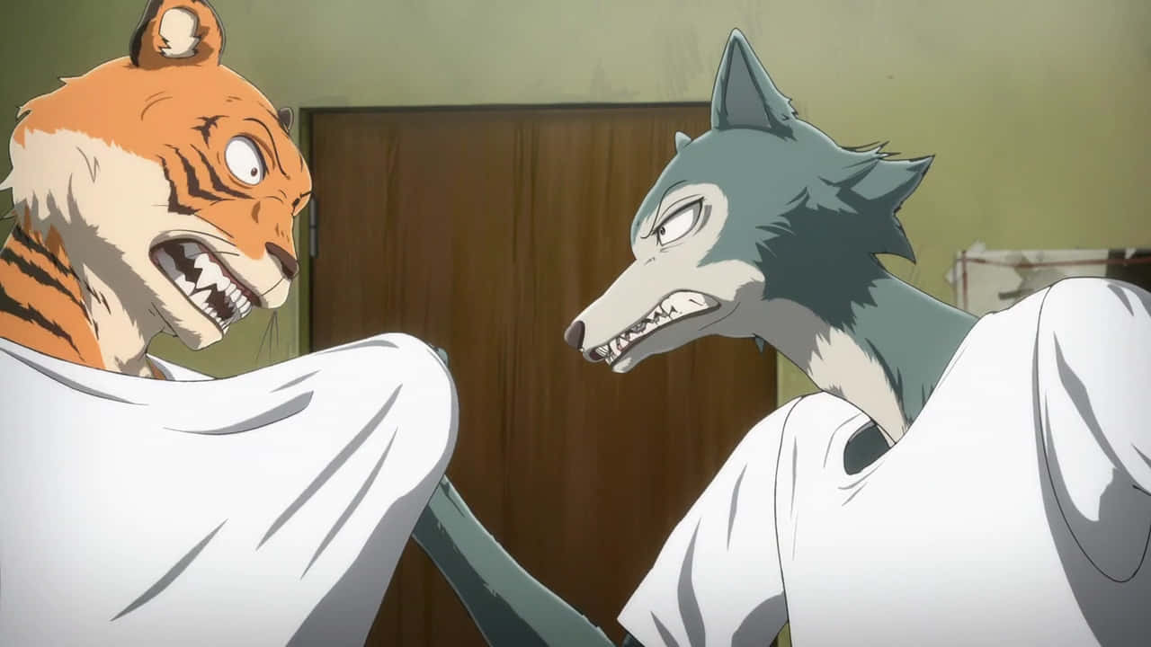  壁紙 — 兩隻擬人化動物，一隻老虎和一隻狼，在緊張的室內對峙中凶狠地互相瞪視。