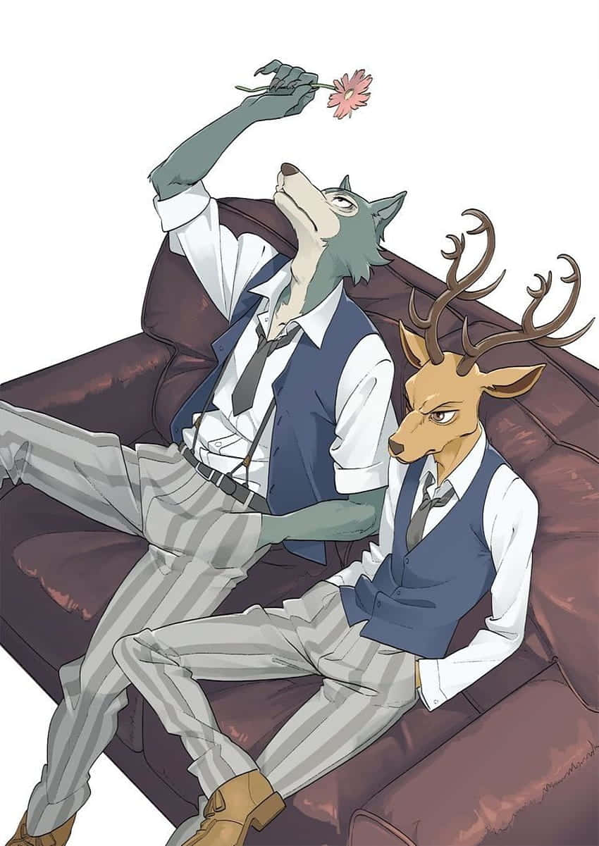  壁紙 — 兩隻穿著西裝的擬人化動物在沙發上放鬆，一隻拿著粉紅色的花，另一隻在看著。