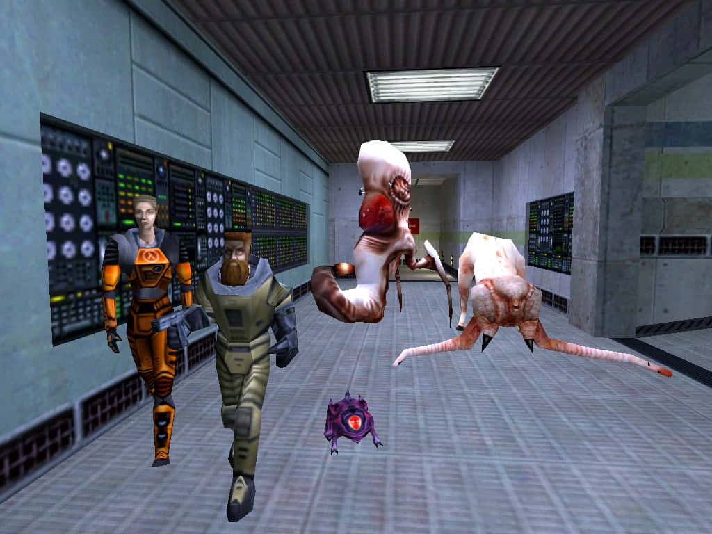 Half-life Characters 桌布 壁紙 — 兩個裝甲角色在無菌的科幻走廊中奔跑，被怪誕的外星生物和一個漂浮的紫色球體追趕。