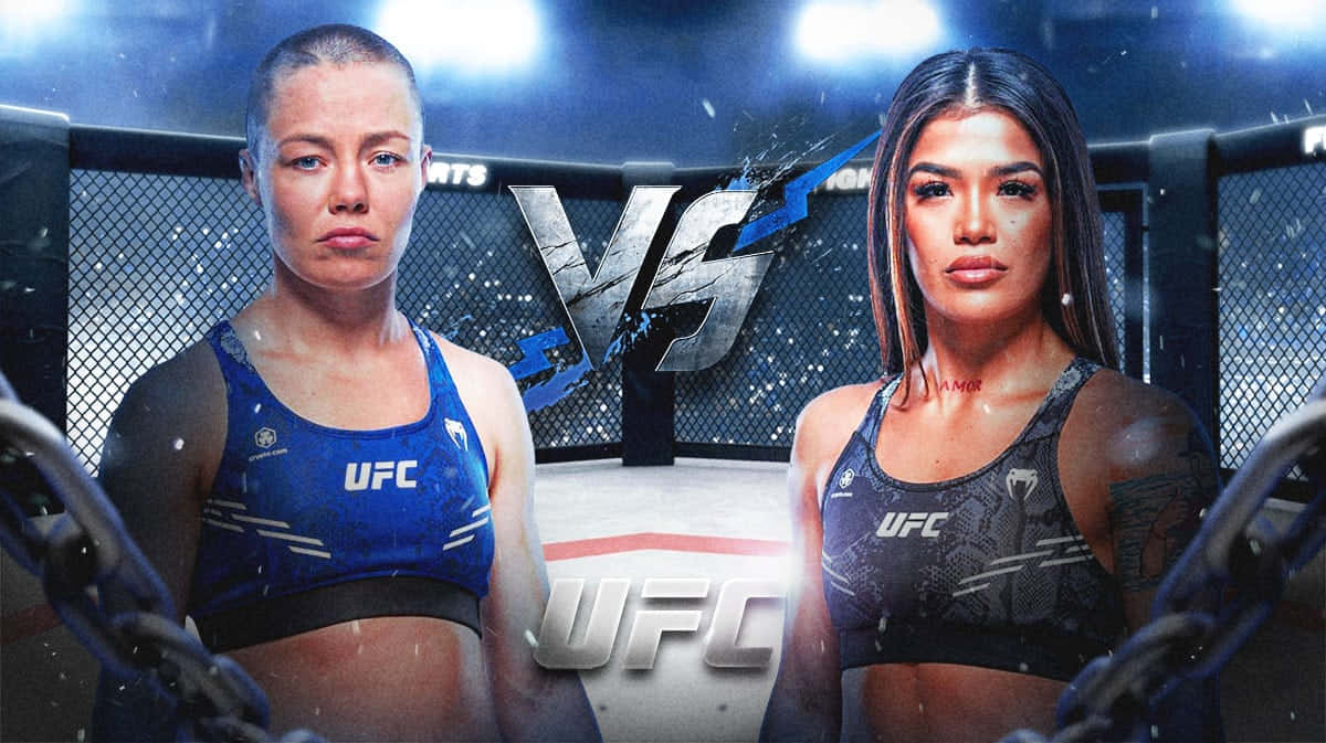  壁紙 — 兩名女性UFC拳手在明亮的競技場燈光下隔著籠子激烈對視，中間有一個發光的VS標誌。
