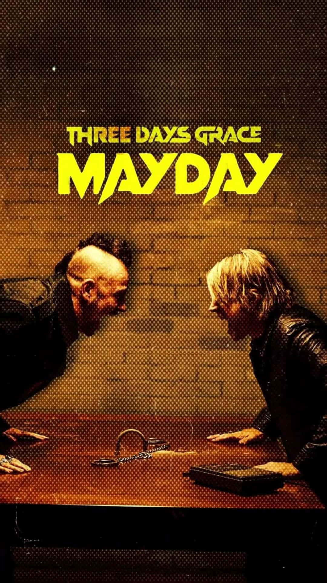  壁紙 — 兩個男人喺一個粗糙嘅房間入面挨喺枱上，黃色文字寫住 Three Days Grace Mayday。