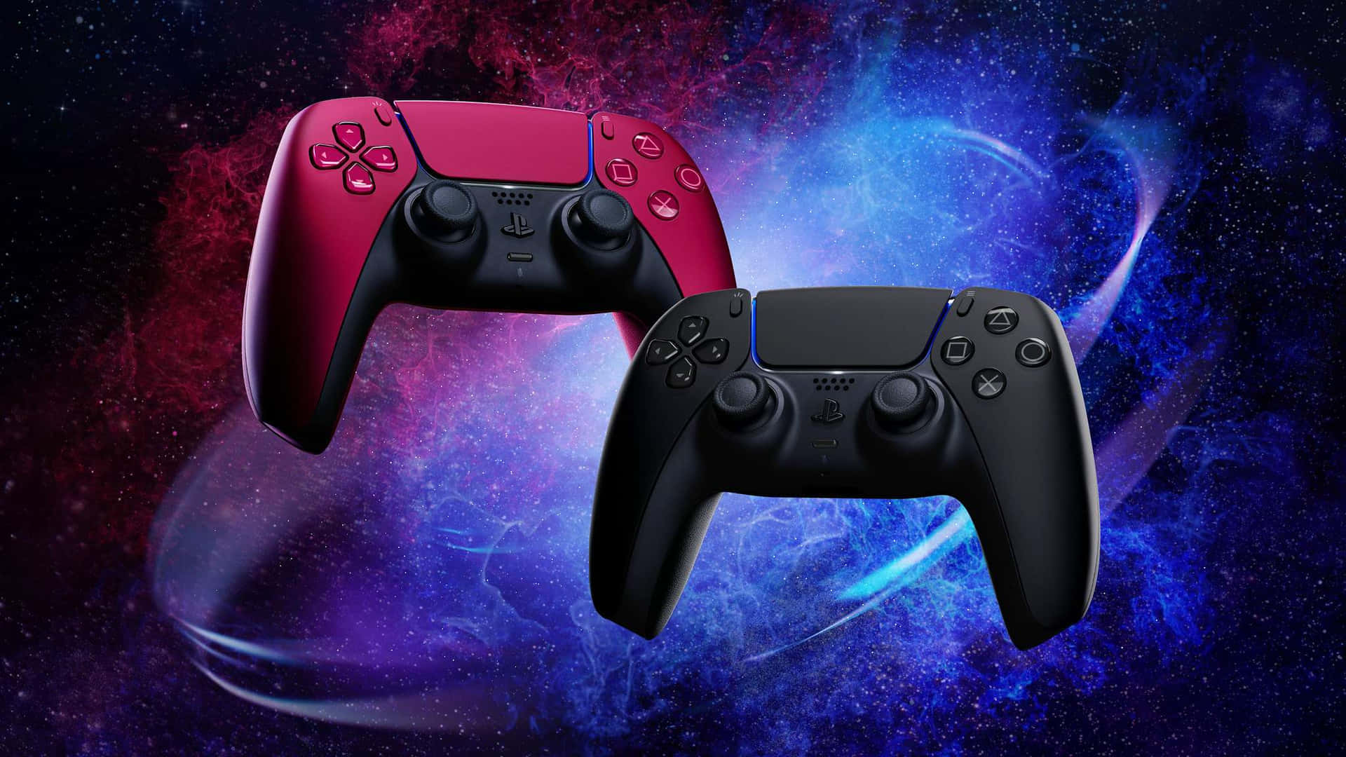  壁紙 — 兩個 PlayStation 5 控制器漂浮在由紫色、藍色和紅色旋轉氣體組成的宇宙星雲前。