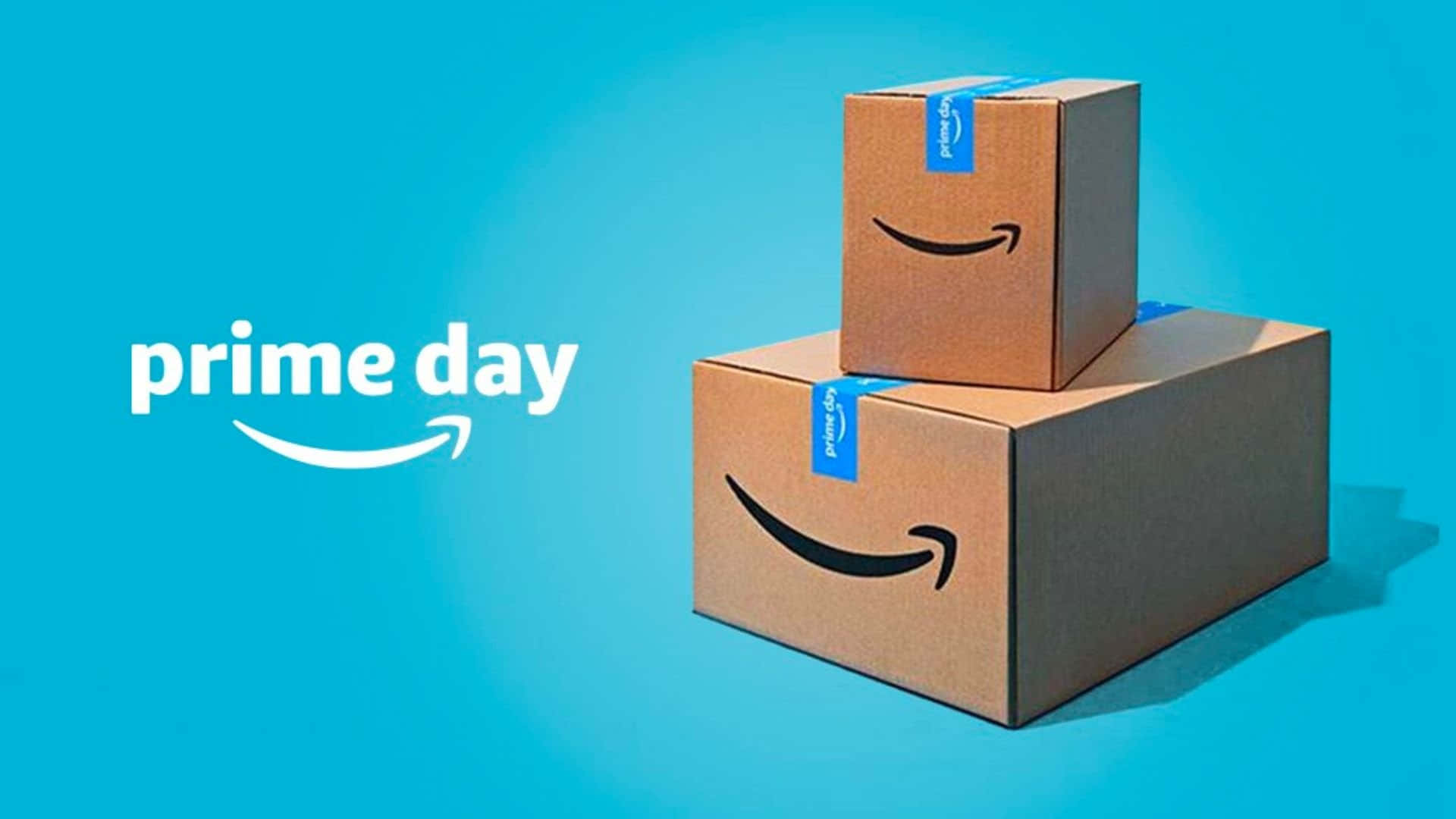  壁紙 — 兩個堆疊的亞馬遜Prime Day紙箱，帶有微笑標誌，背景為明亮的藍色漸變。
