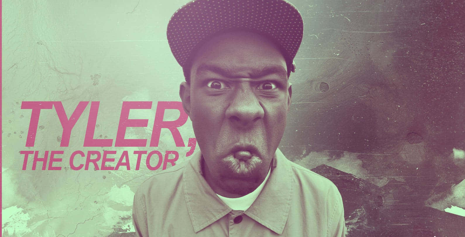tyler the creator 桌布 壁紙 — Tyler the Creator 瞪大雙眼、噘起嘴唇，在帶有紋理的復古背景上，以粗體粉紅色文字強烈凝視。