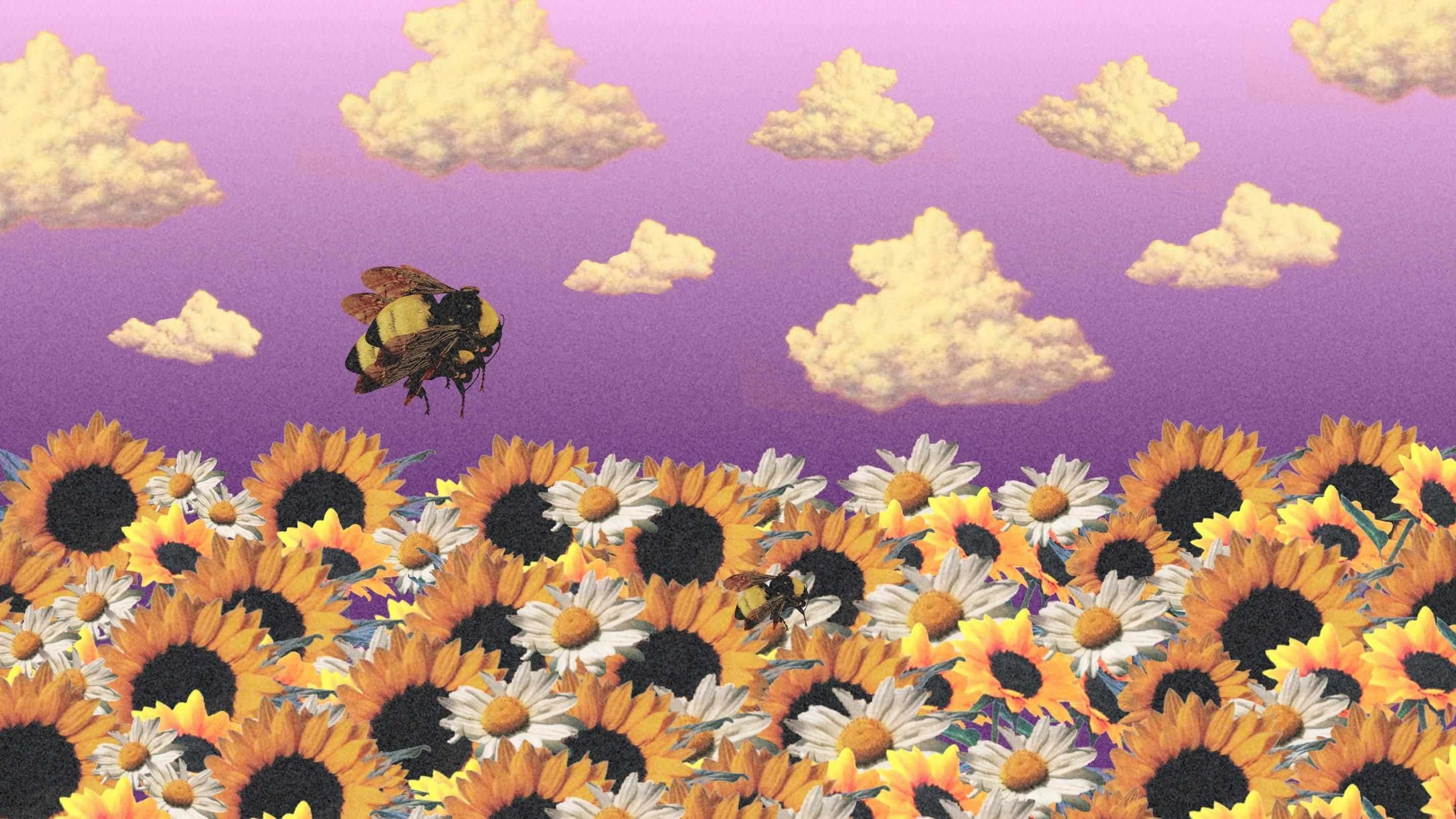 美國饒舌歌手 Tyler The Creator 的高清肖像 壁紙 — 一隻大黃蜂飛過一片充滿活力的向日葵和雛菊田，背景是超現實的紫色天空，飄著蓬鬆的雲朵。