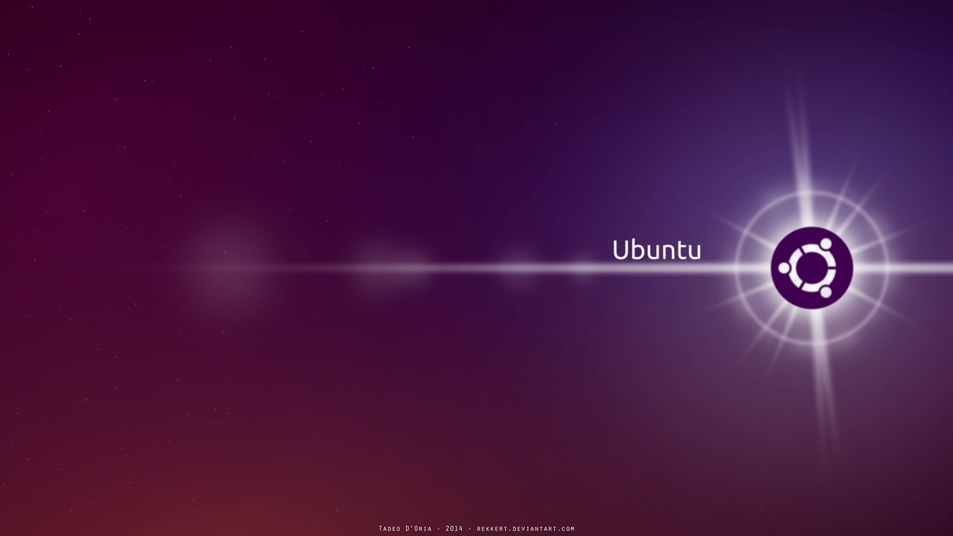 閃耀紫色 Ubuntu 桌面 壁紙 — Ubuntu 標誌在漸變紫色和紅色的宇宙背景上發出耀眼的光芒。