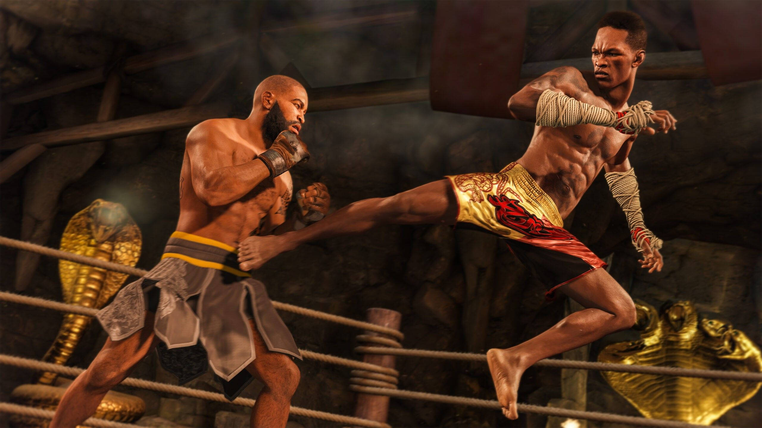 UFC泰拳阿德薩尼亞 壁紙 — 兩名肌肉發達的拳手在一個粗糙的擂台上激烈交鋒，金色眼鏡蛇雕像在繩索兩側，燈光效果戲劇性。