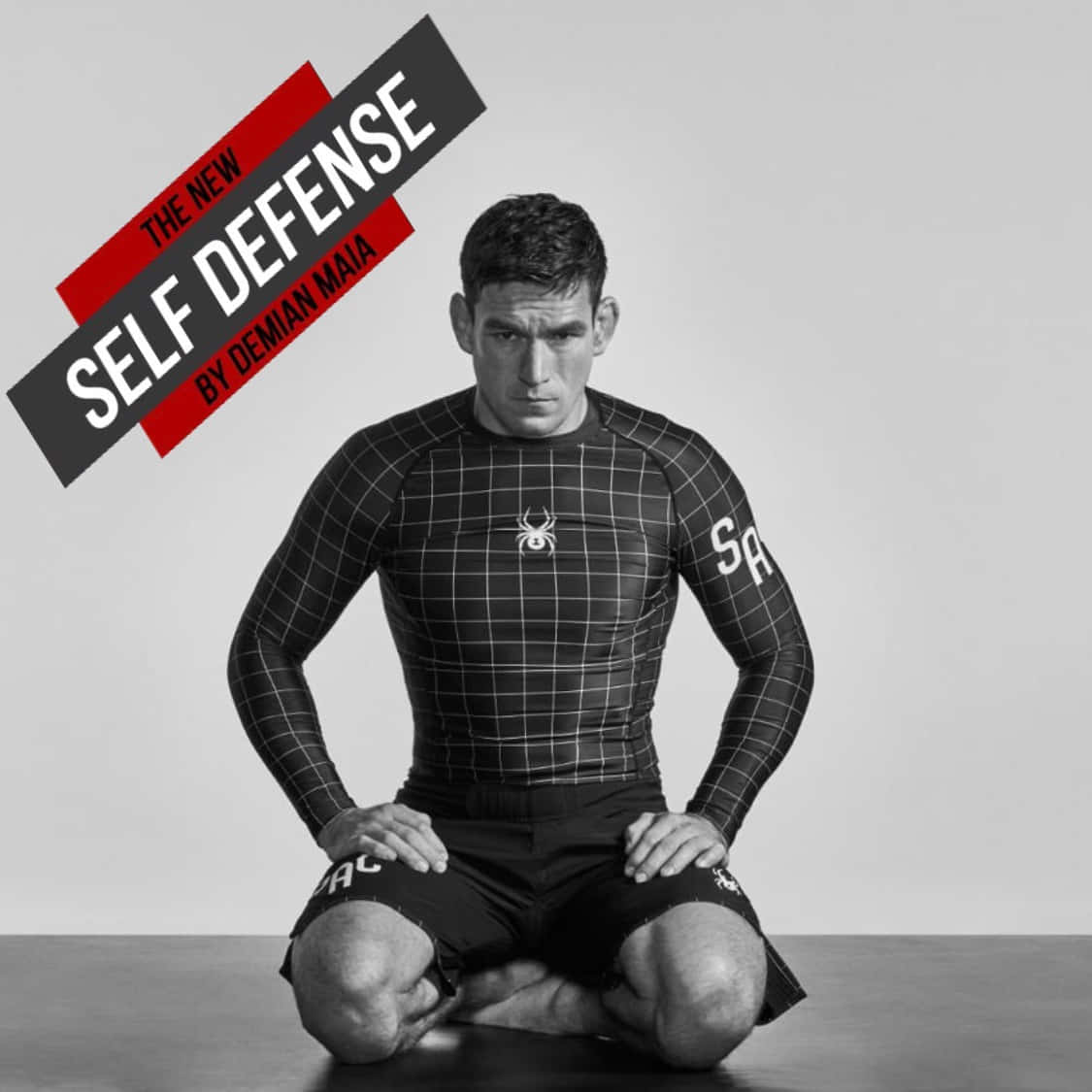 運動員 Demian Maia 穿著自衛裝備，眼神激烈地跪著