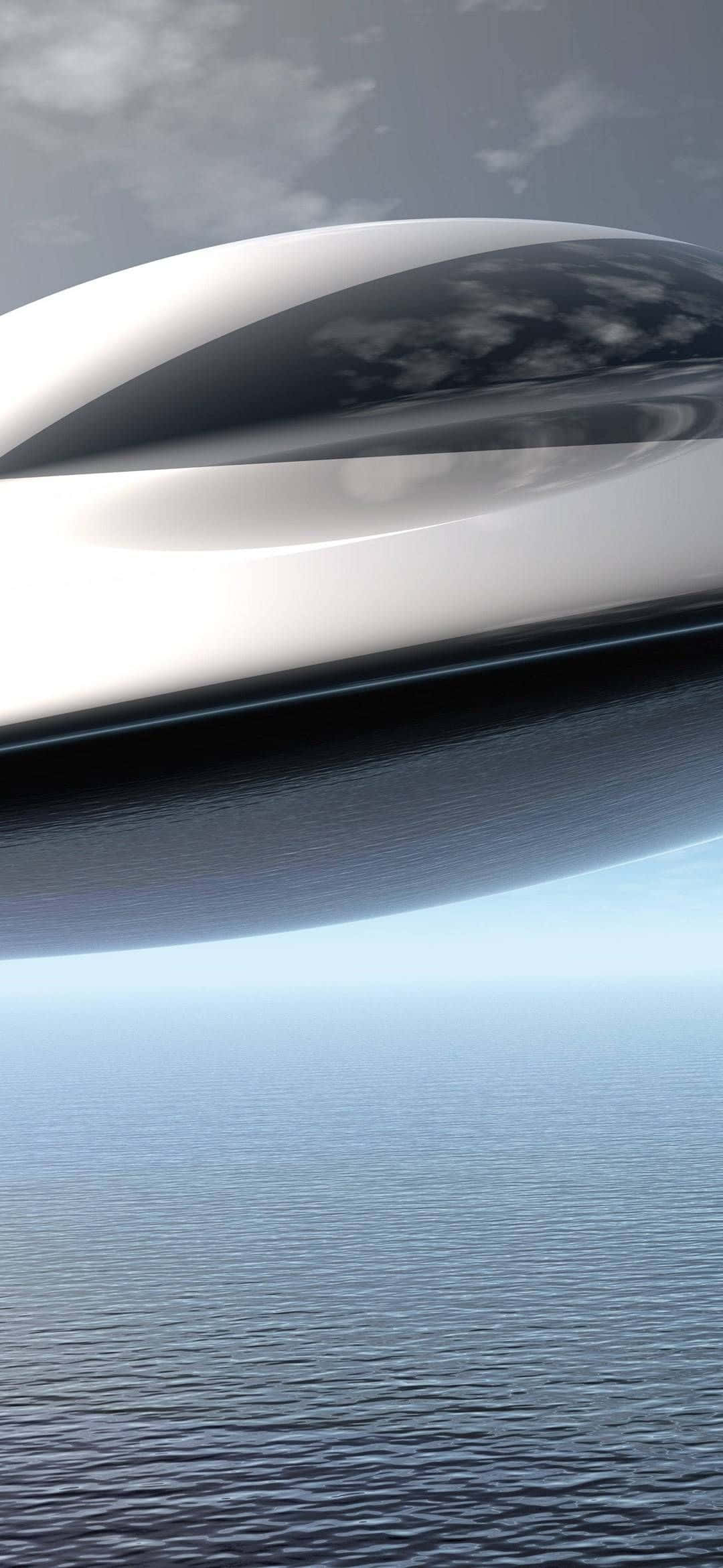 UFO 飛船近距離數位藝術 4K 壁紙 — 一艘時尚的白色未來太空船在陰天之下，懸浮在平靜的藍色海洋水面上。