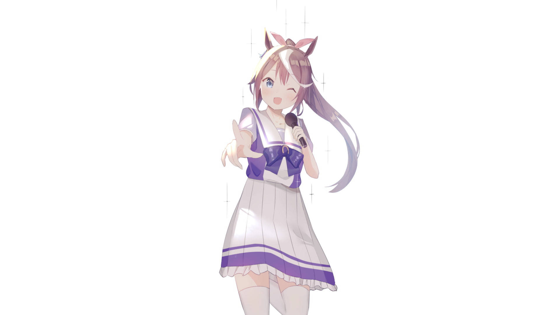 貓耳動漫女孩穿著水手服對著麥克風唱歌。