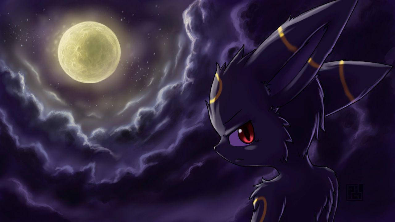 Umbreon 黃色滿月 壁紙 — 一隻深紫色的寶可夢，在滿月下，於暴風雨的紫色雲層中，用發光的紅色眼睛凝視著。