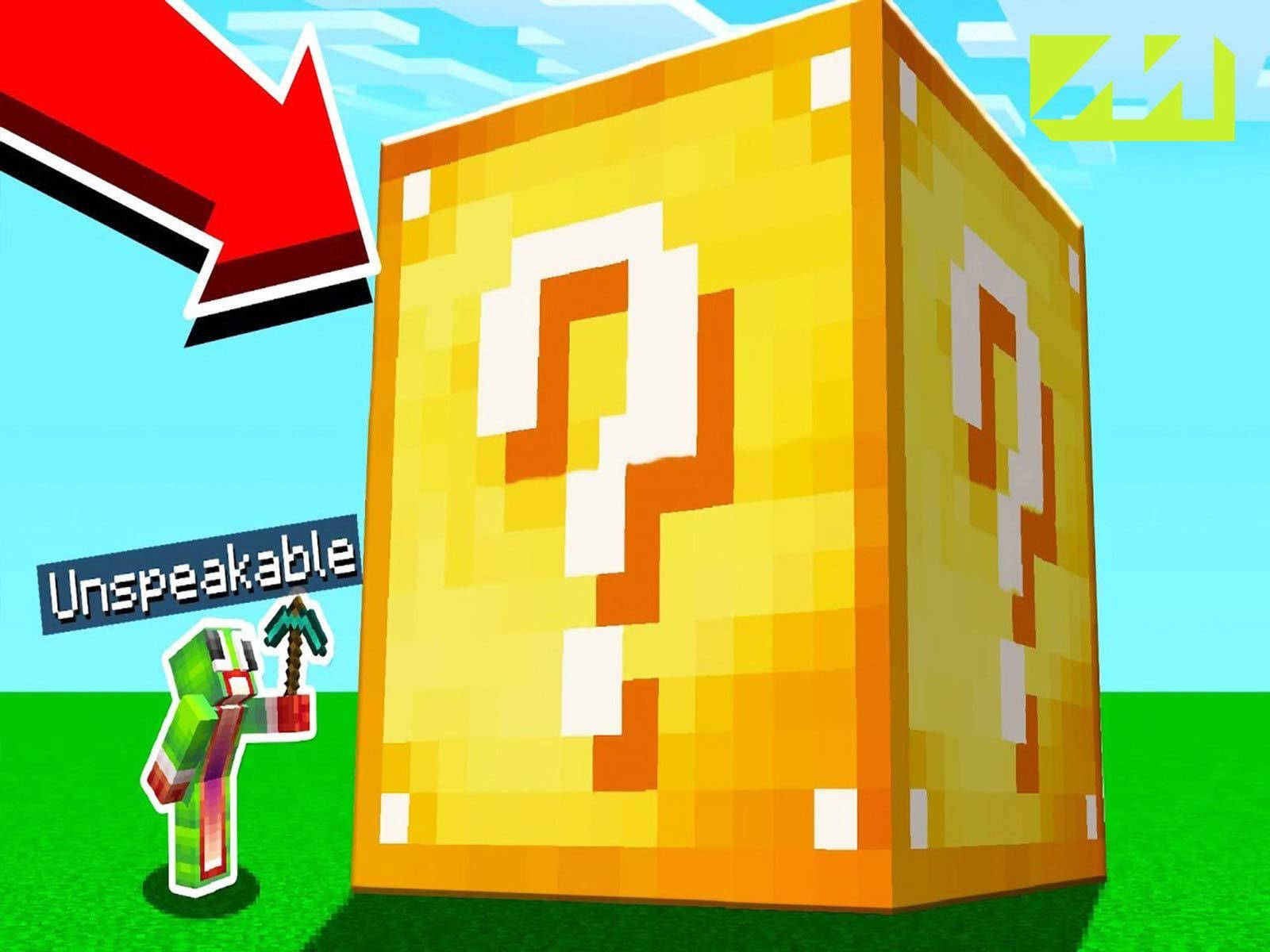Unspeakable Gaming 與 Lucky Block 壁紙 — 一個來自瑪利歐的巨型像素化黃色問號方塊站在草地上，附近有一個小小的 Minecraft 苦力怕拿著火炬。