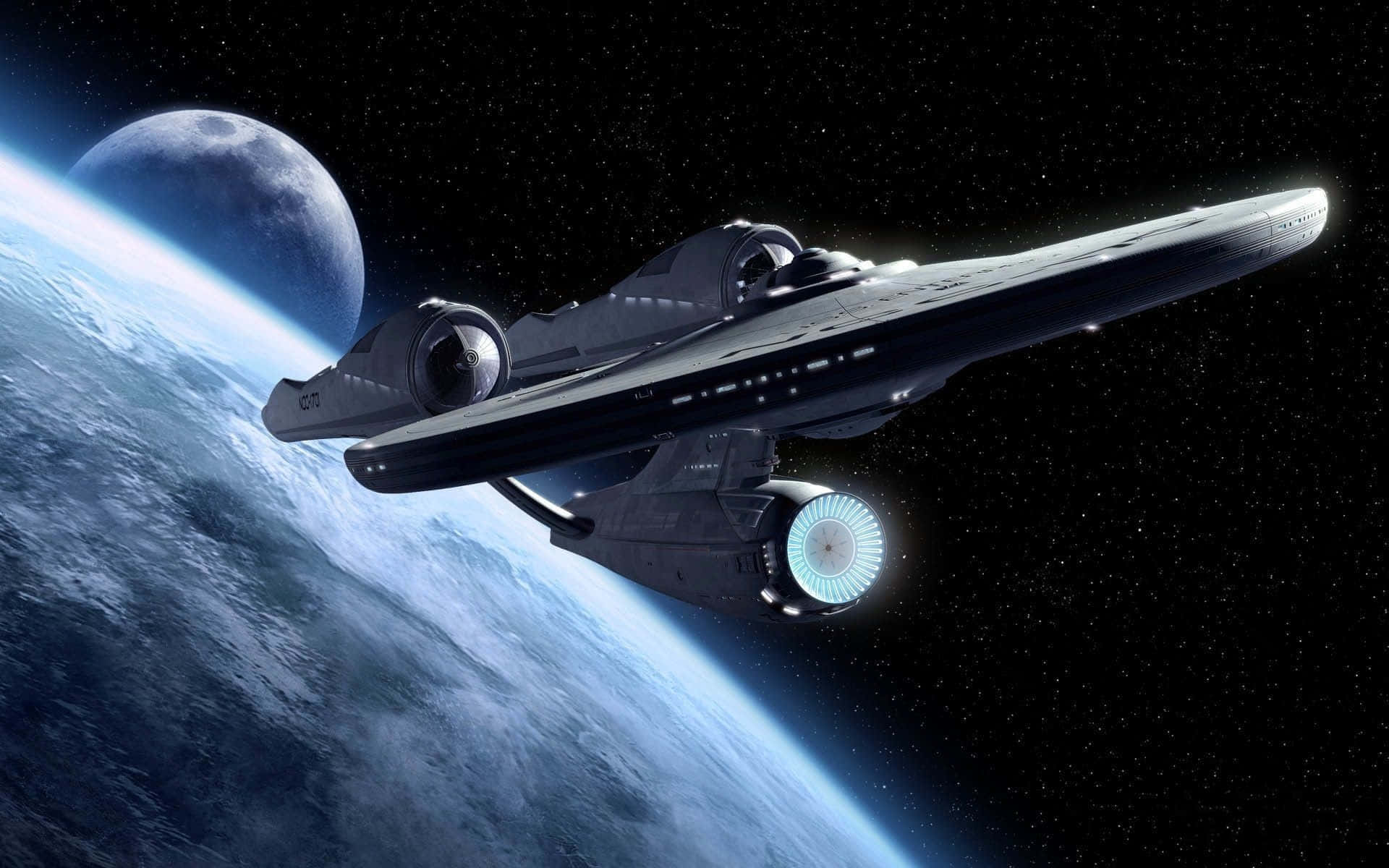 「USS企業號NCC-1701-D艦橋」 壁紙 — 一艘時尚的未來太空船在繁星點點的虛空中滑過一顆帶有月亮的藍色行星。