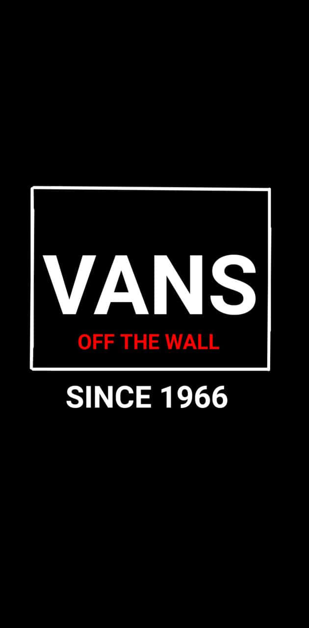 慶祝 Vans 品牌成立五十週年 壁紙 — 大膽的白色和紅色Vans標誌，帶有「Off The Wall」和「Since 1966」文字，居中在純黑色背景上。
