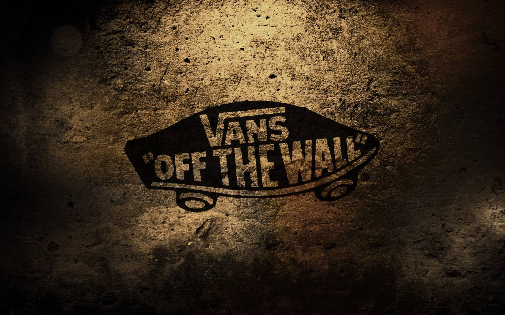 Vans Off The Wall標誌在帶有紋理的混凝土牆上，帶有聚光燈效果。