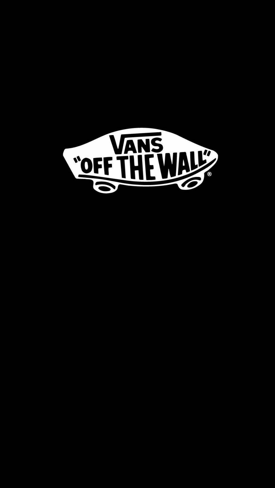 可愛黑調Vans美學 壁紙 — 一個鮮明的白色Vans Off The Wall標誌，居中放置在純黑色背景上。