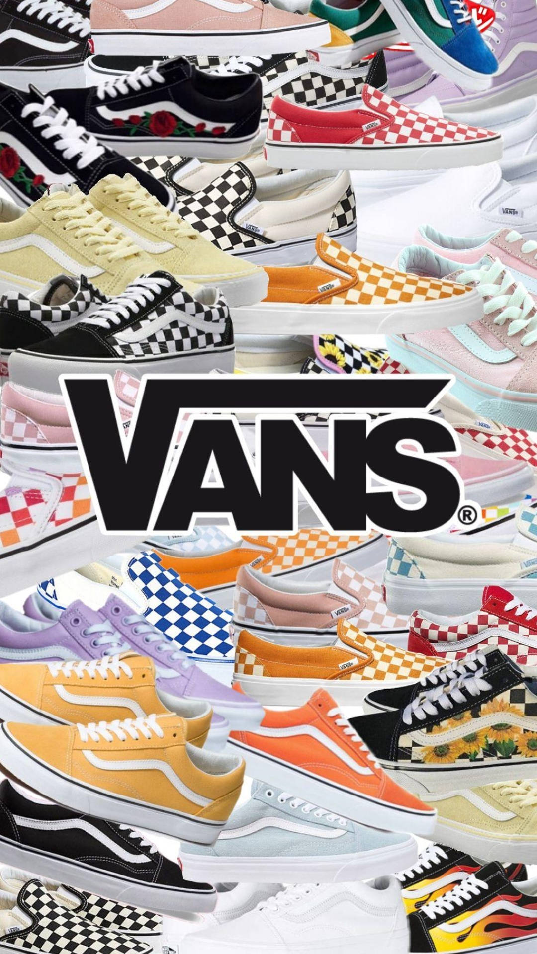 Vans 標誌 運動鞋藝術 壁紙 — 一個充滿活力的拼貼畫，展示了各種圖案和風格的彩色Vans運動鞋，圍繞著大膽的Vans標誌排列。