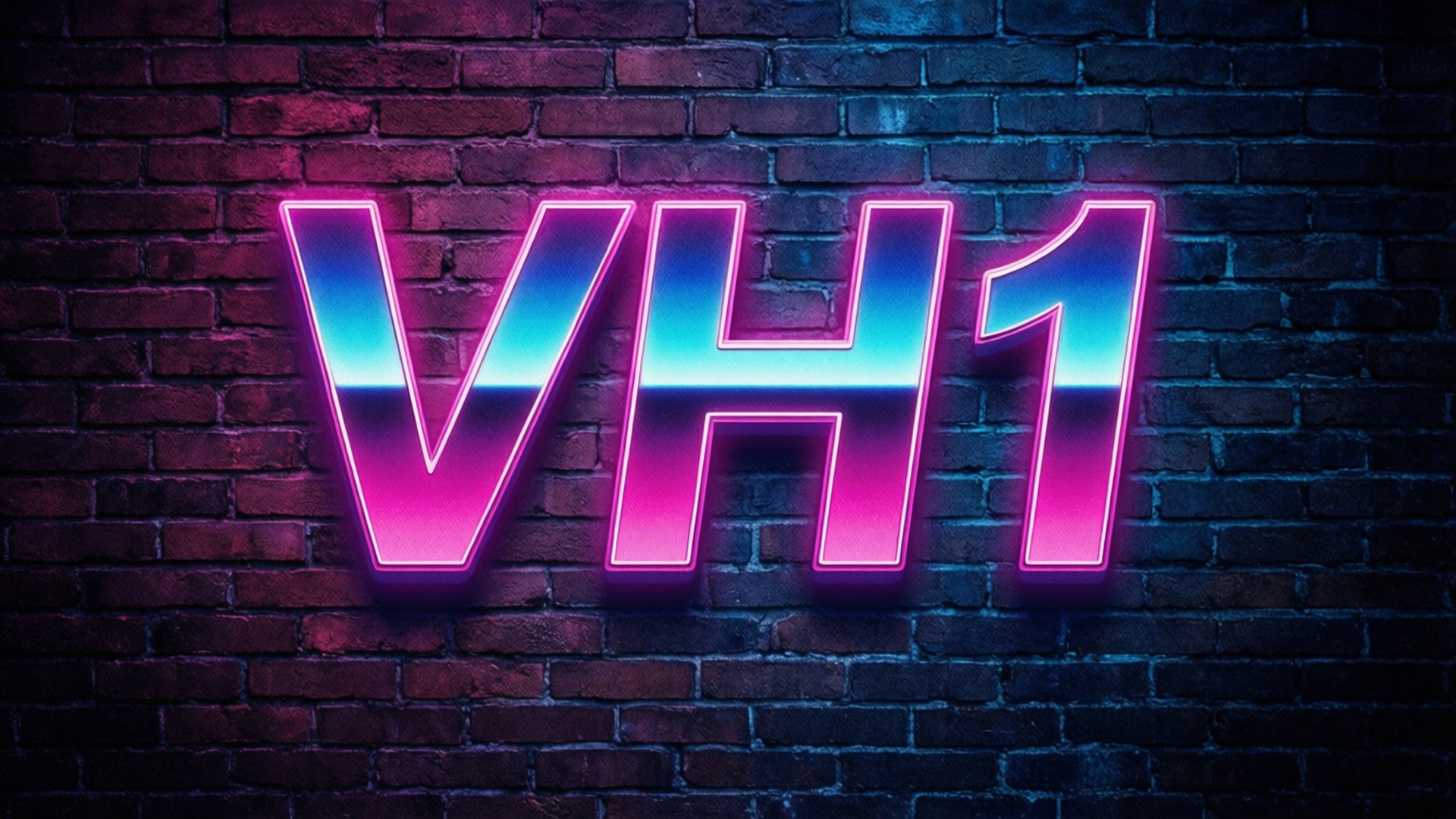 VH1 桌布 壁紙 — VH1 標誌在黑暗的磚牆上發出充滿活力的粉紅色和藍色霓虹光，營造出粗獷的城市夜景。