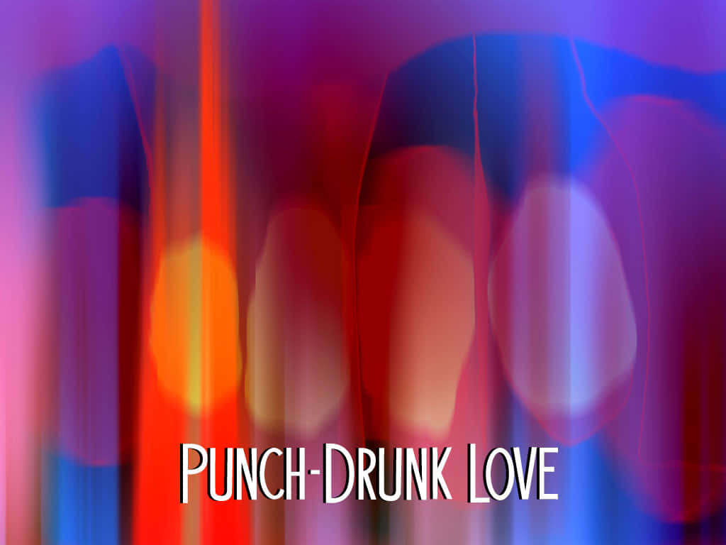  壁紙 — 紅色、藍色和橙色燈光的鮮豔抽象模糊，粗體文字寫著 punch drunk love。
