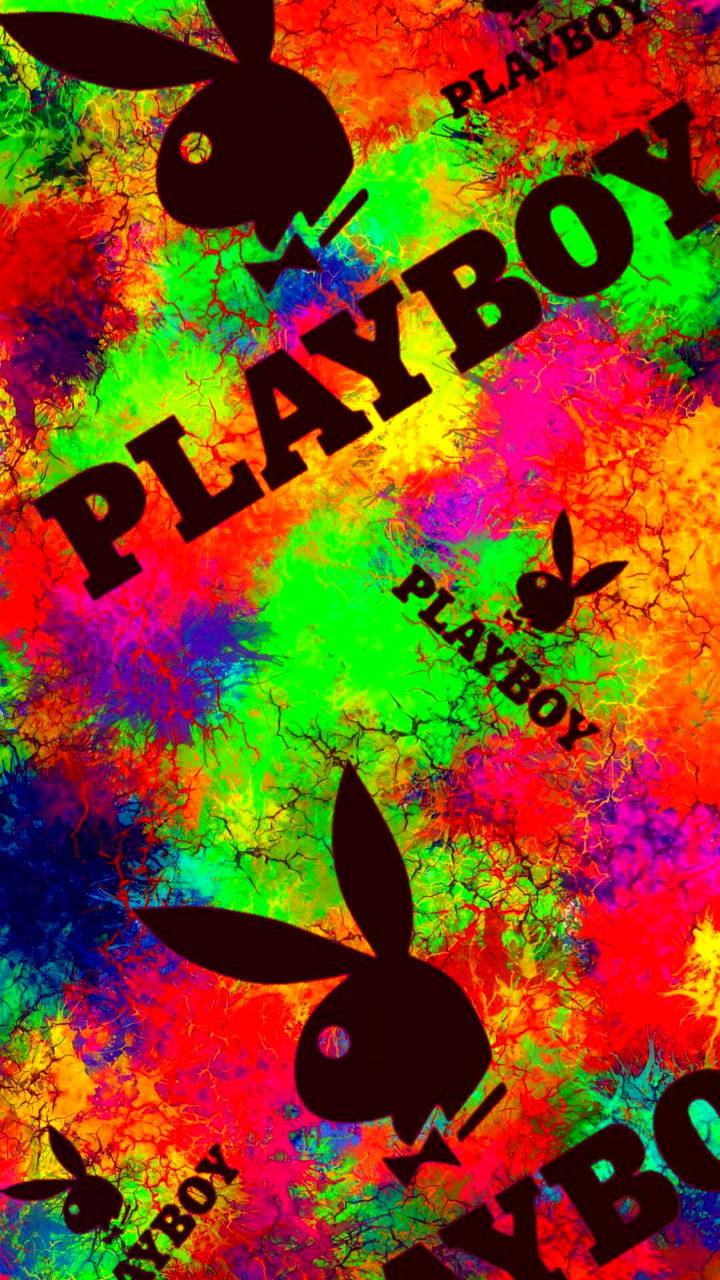 Playboy標誌在彩色油漆潑濺背景上重複。