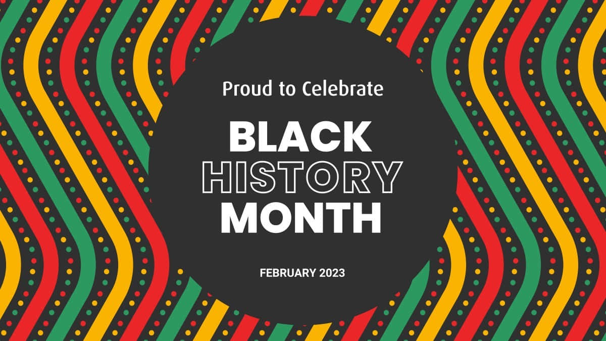 Black History Month 桌布 壁紙 — 鮮豔的紅色、黃色和綠色波浪圖案圍繞一個黑色圓圈，並以粗體白色文字慶祝2023年2月的黑人歷史月。