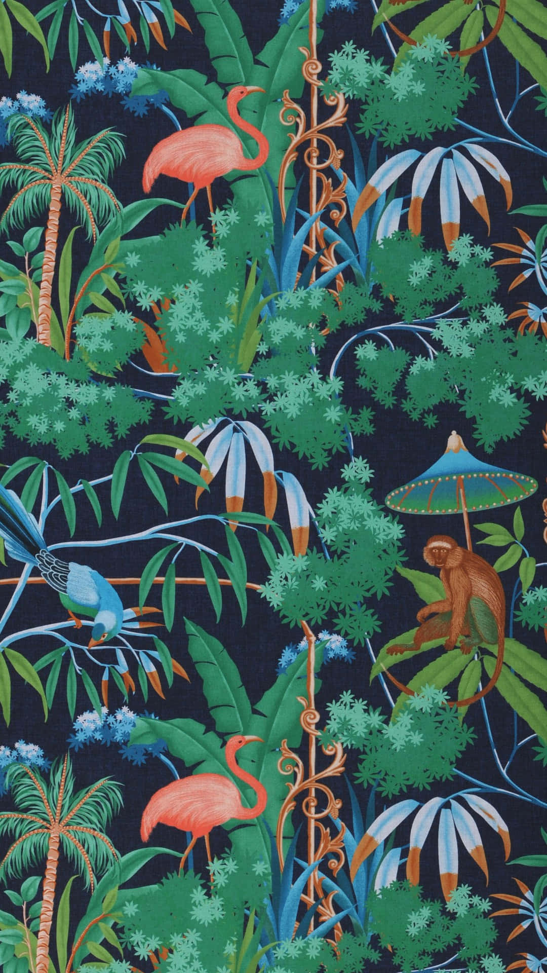  壁紙 — 充滿活力的熱帶叢林壁紙，有粉紅色火烈鳥、藍色鳥類和猴子，在深海軍藍背景上茂密的綠色樹葉中。
