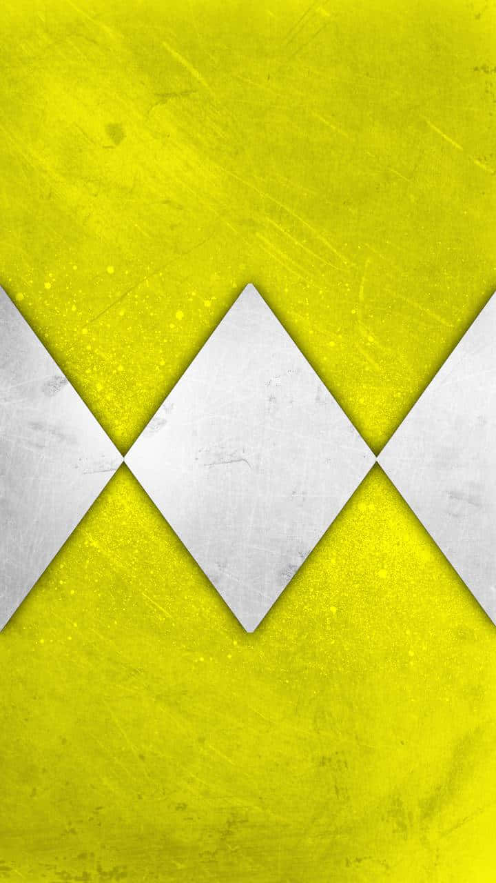 Yellow Ranger 桌布 壁紙 — 充滿活力的黃色紋理背景，三個重疊的銀色鑽石形狀形成大膽的幾何圖案。