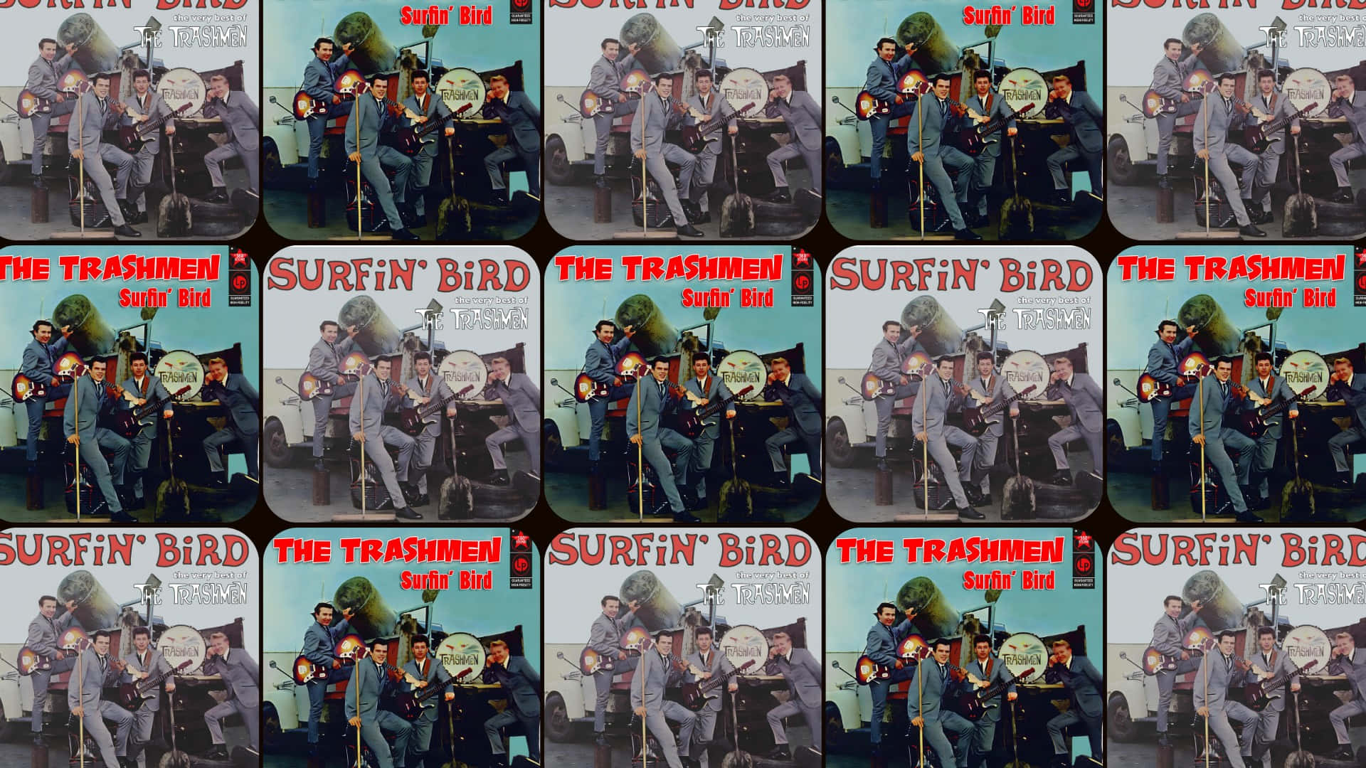  壁紙 — The Trashmen 在復古車前彈結他和打鼓的復古專輯封面拼貼，附有綠色鳥吉祥物。