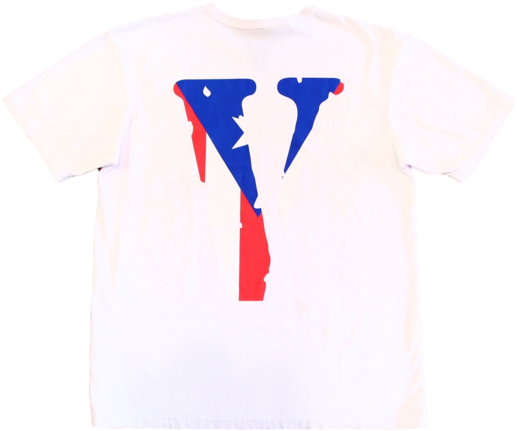 Vlone Staple Tee 白藍紅款 壁紙 — 白色T恤背面帶有醒目的紅色和藍色風格化「Y」圖案，背景為黑色。