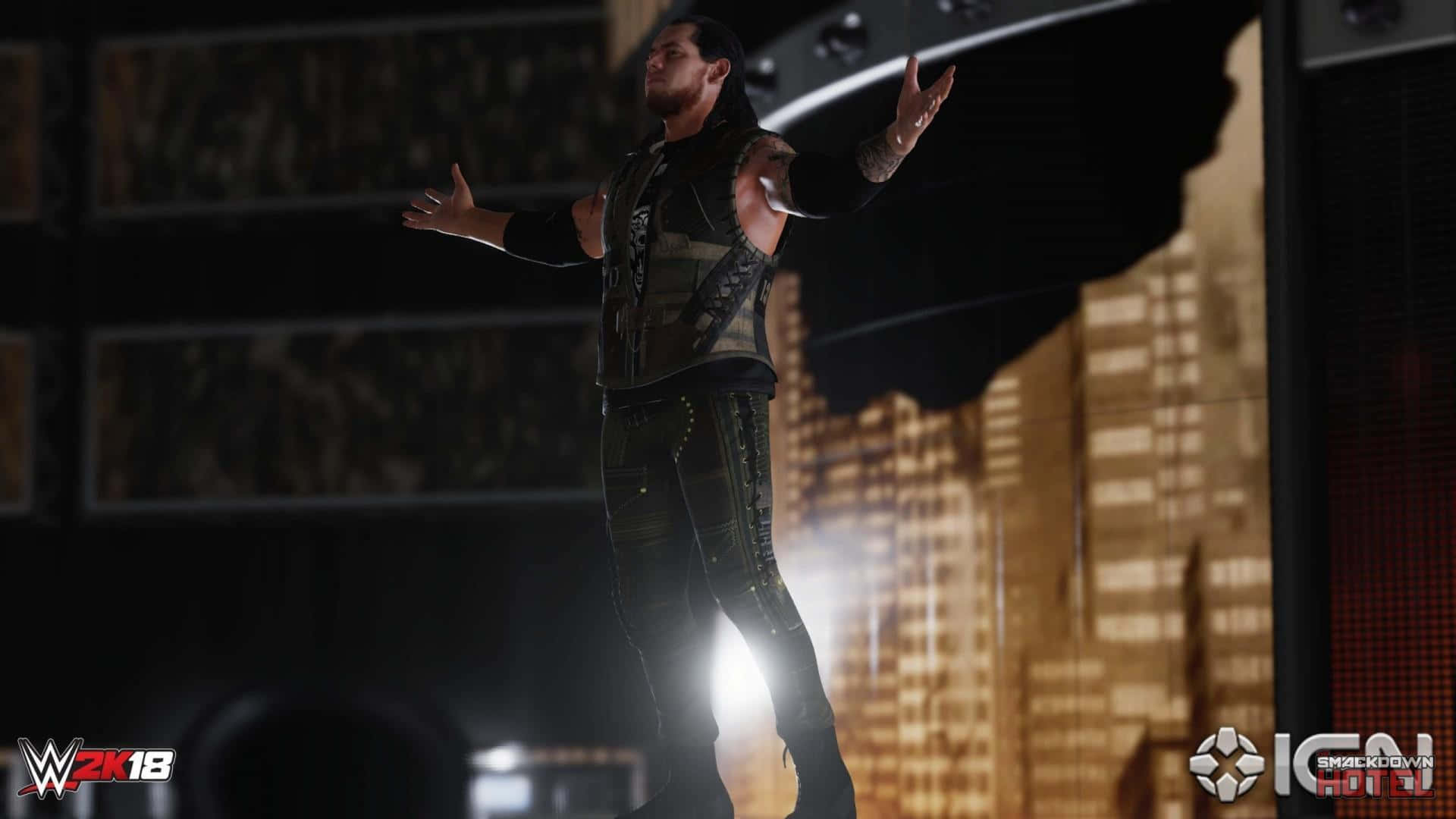 WWE 2K18中，摔角手在燈光舞台上表演，身後是城市燈光。