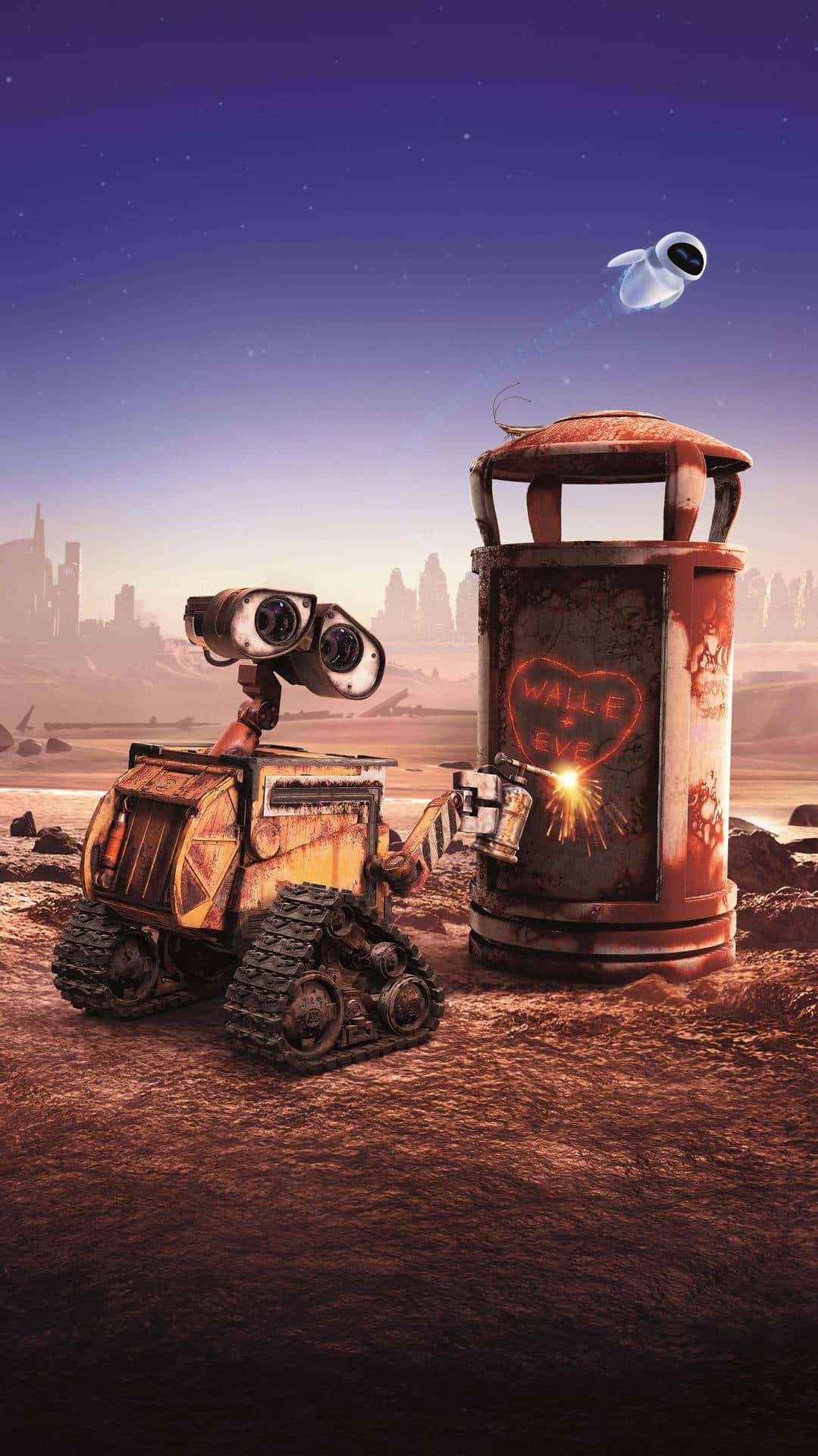 Wall-E 同 Eve 喺沙漠，垃圾桶上畫咗個心形，喺黃昏時分。