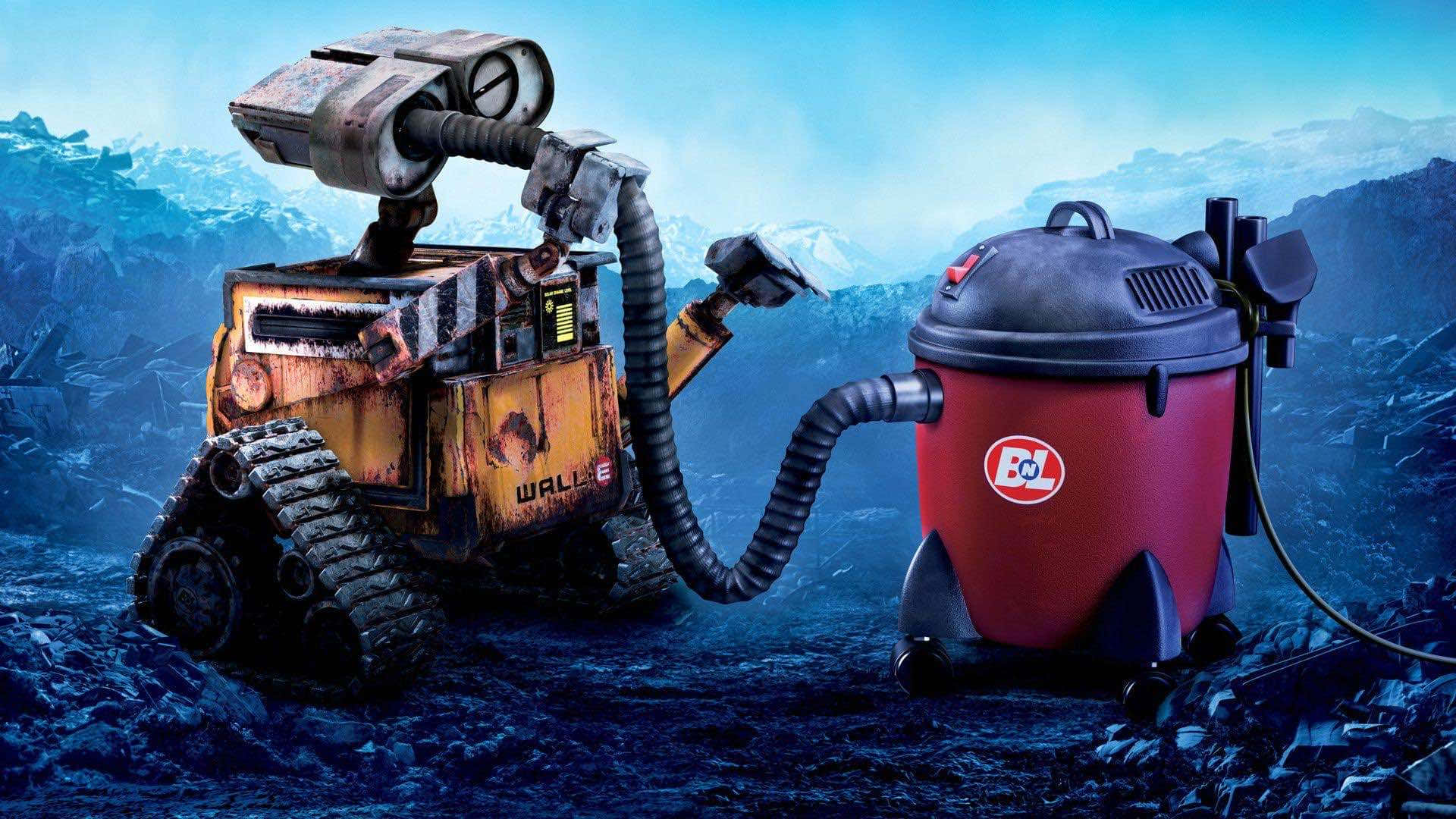 動畫 桌布 壁紙 — WALL-E，一個生鏽的黃色機械人，在一片荒涼的藍灰色垃圾遍地的景觀中，將他的軟管連接到一個紅色吸塵器上。