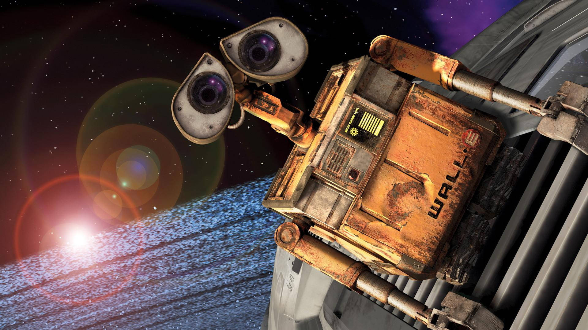 鏽跡斑斑的舊 WALL·E 壁紙 — WALL-E 緊貼太空船船身，背景係星空宇宙，有鏡頭光暈同下面發光嘅行星。