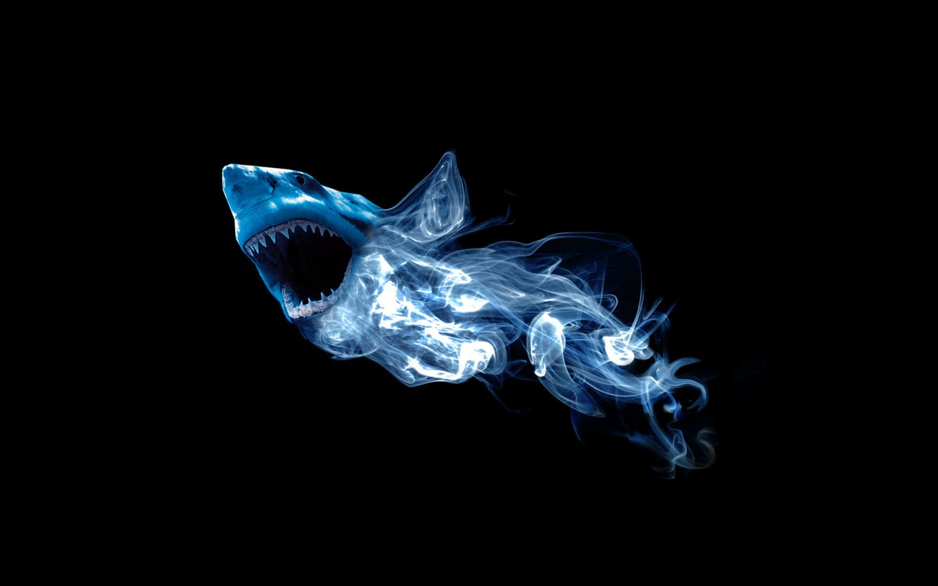 透過 Wallpapers.com 解鎖最酷圖片 壁紙 — 一條發光的藍色鯊魚，由旋轉的煙霧製成，帶有鋒利的牙齒，背景為黑色。