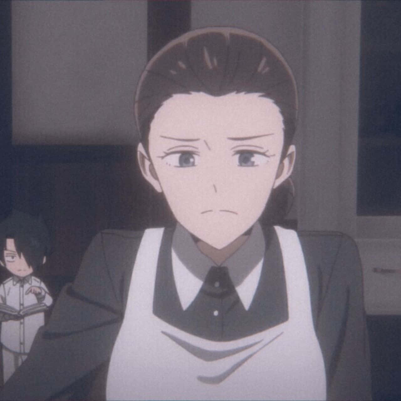 The Promised Neverland Isabella 桌布 壁紙 — 一位穿著白色圍裙和深色制服嘅動畫女人，喺昏暗嘅房間入面用嚴肅嘅表情向前望。