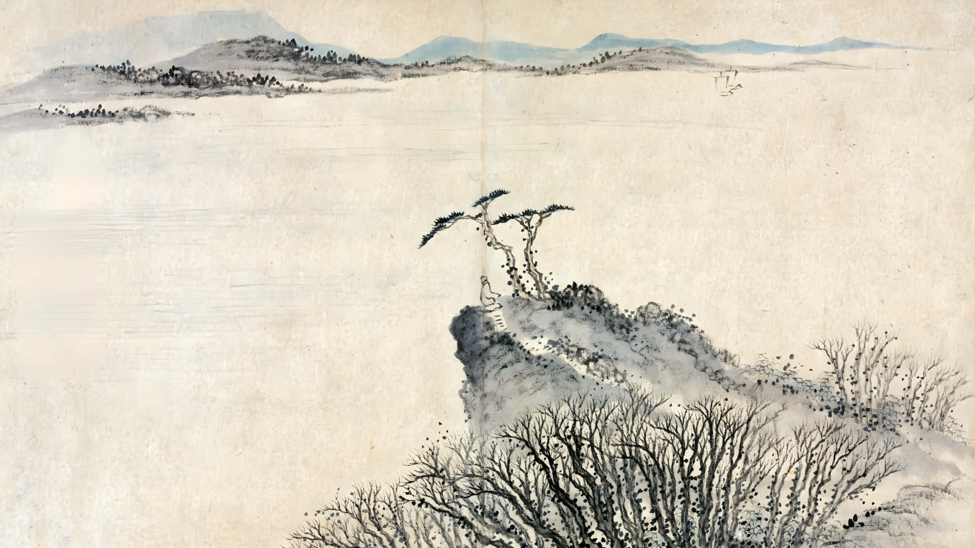  壁紙 — 一位孤獨的學者坐在風吹松樹下的岩石懸崖上，俯瞰著廣闊寧靜的湖泊，遠處有山脈，天空蒼白。