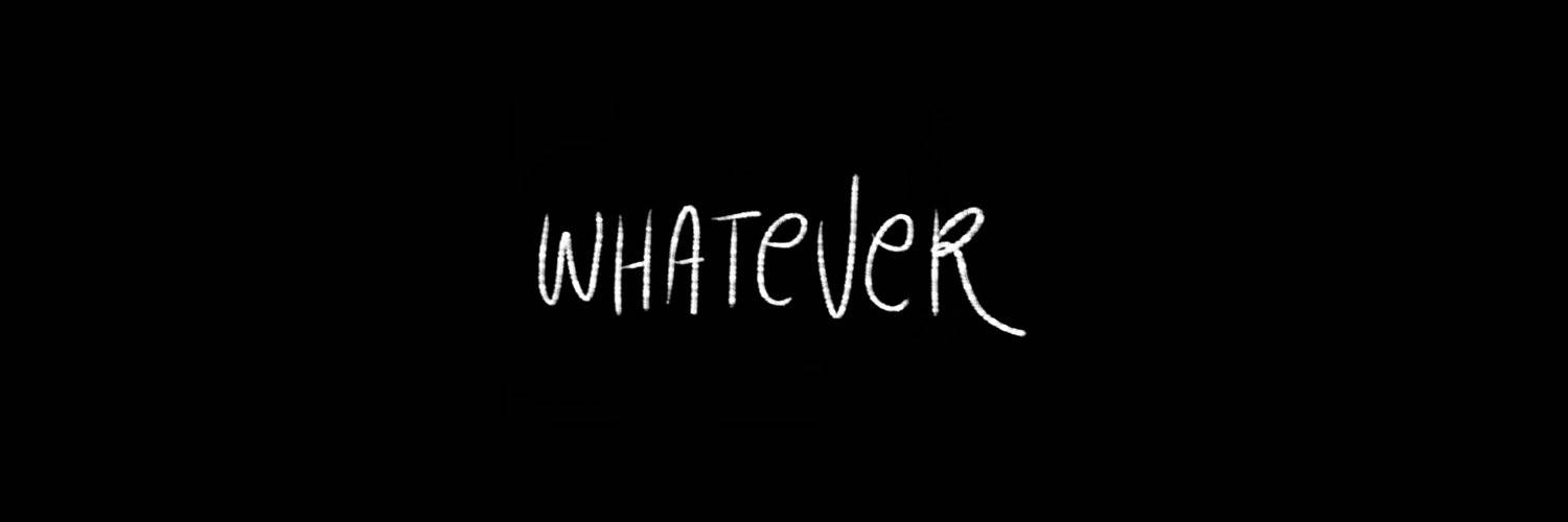Twitter 桌布 壁紙 — 「whatever」呢個詞用白色粉筆字體寫喺純黑色背景嘅正中間。