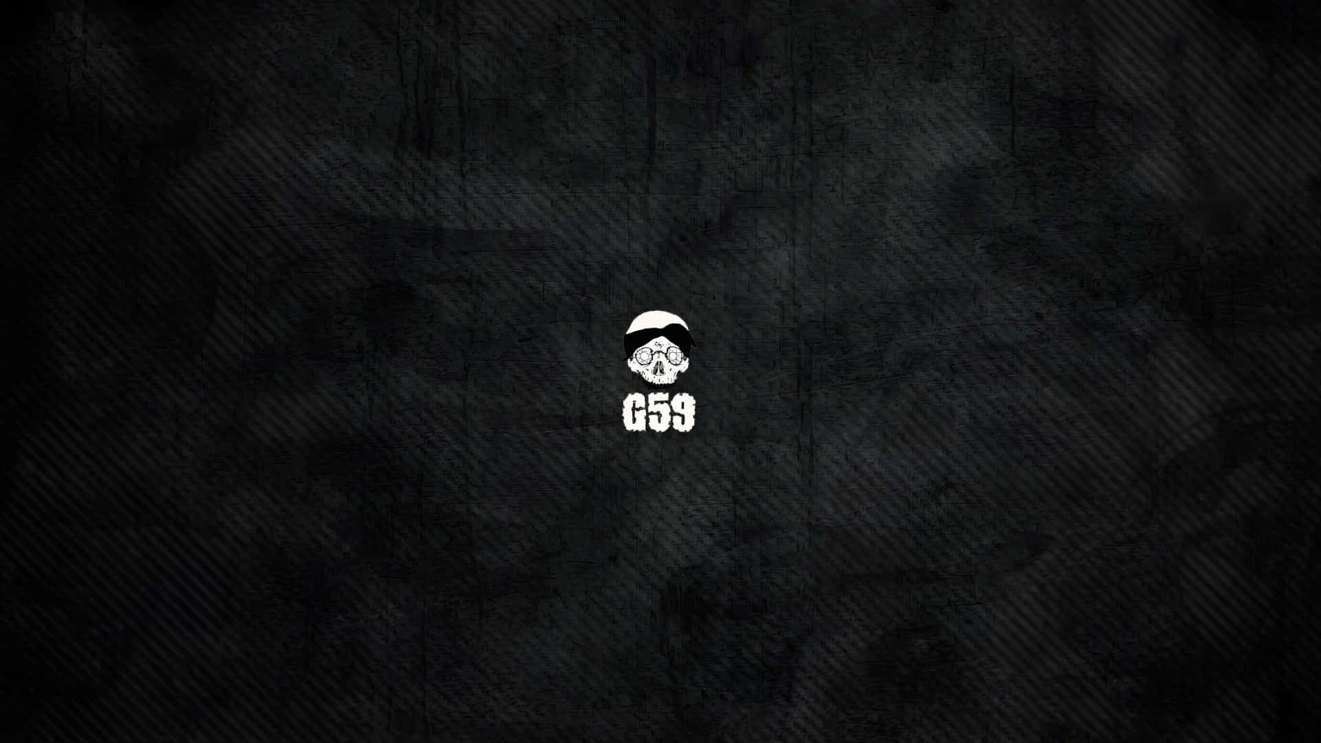  壁紙 — 一個清晰的白骷髏圖標，帶有護目鏡和文字 G59，居中在紋理深灰色背景上。