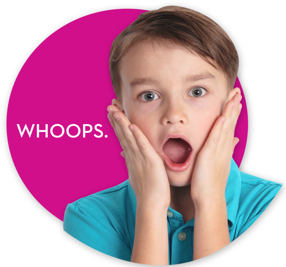 驚訝孩童「WHOOPS」表情 壁紙 — 一個年輕男孩睜大眼睛、張開嘴巴，震驚地捧著臉頰，對著一個鮮豔的粉紅色圓圈，上面寫著「WHOOPS」。
