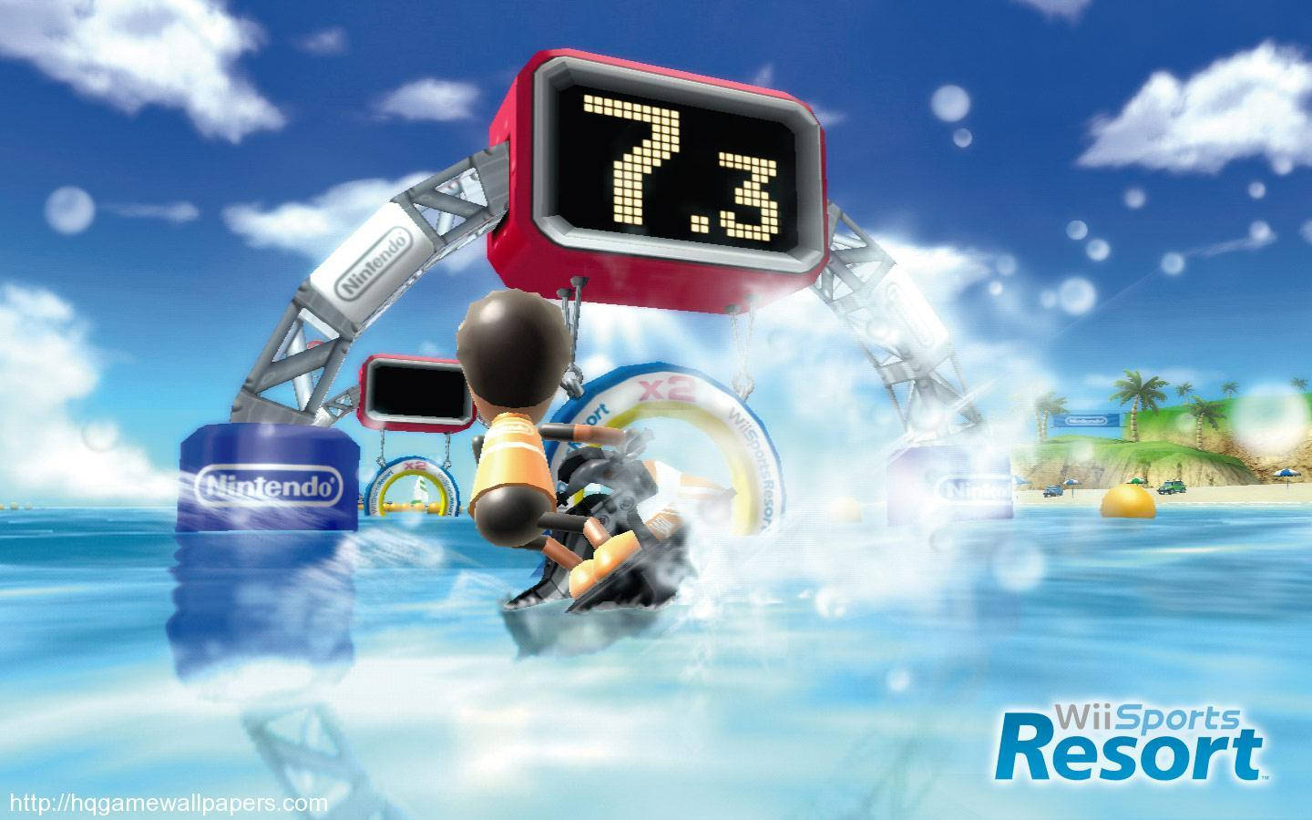 Wii Sports水上滑水 壁紙 — 一個卡通角色騎著水上電單車穿過水上障礙賽道，在明亮的藍天下，數碼記分牌顯示7.3。